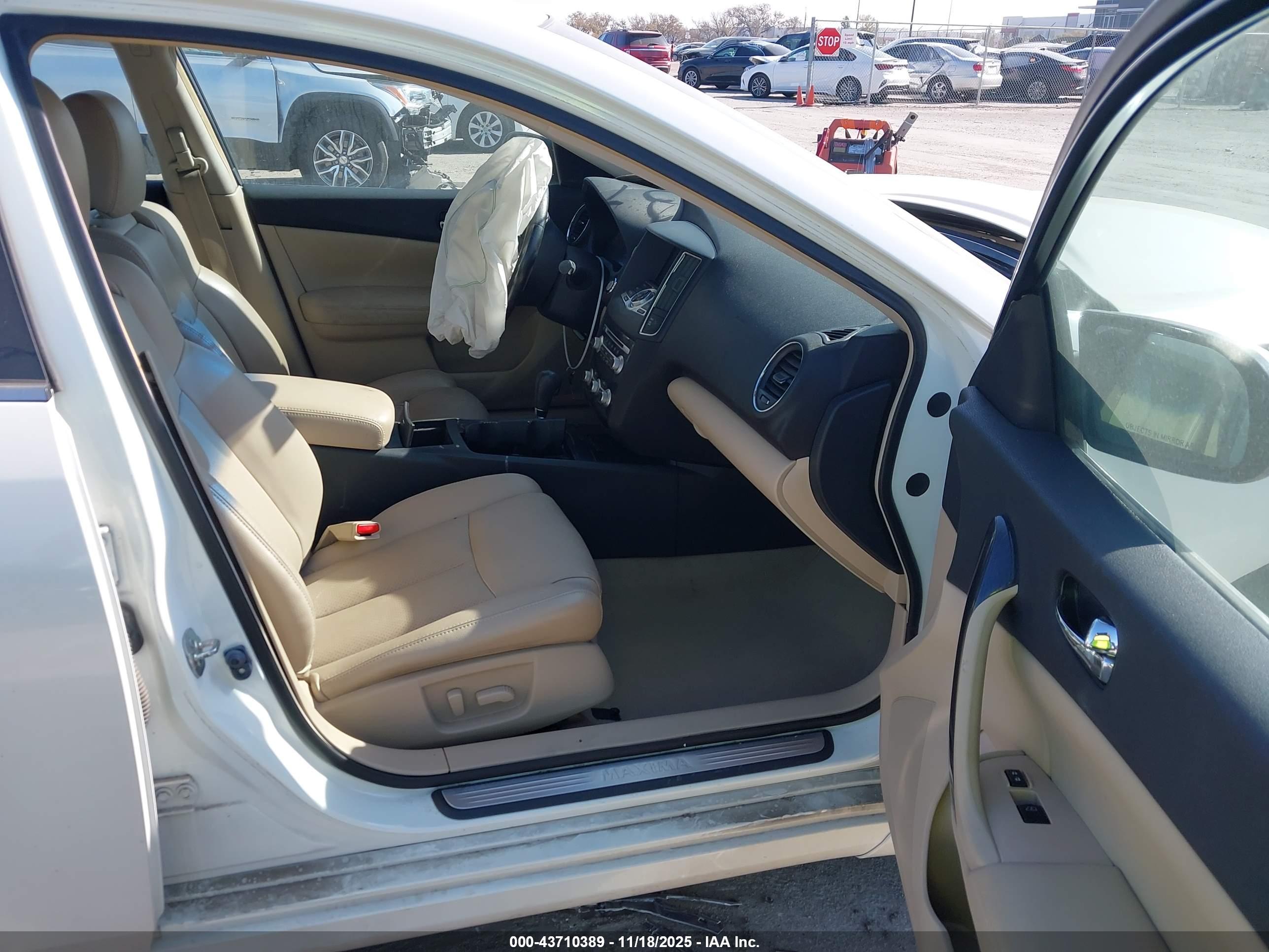 NISSAN MAXIMA image 5