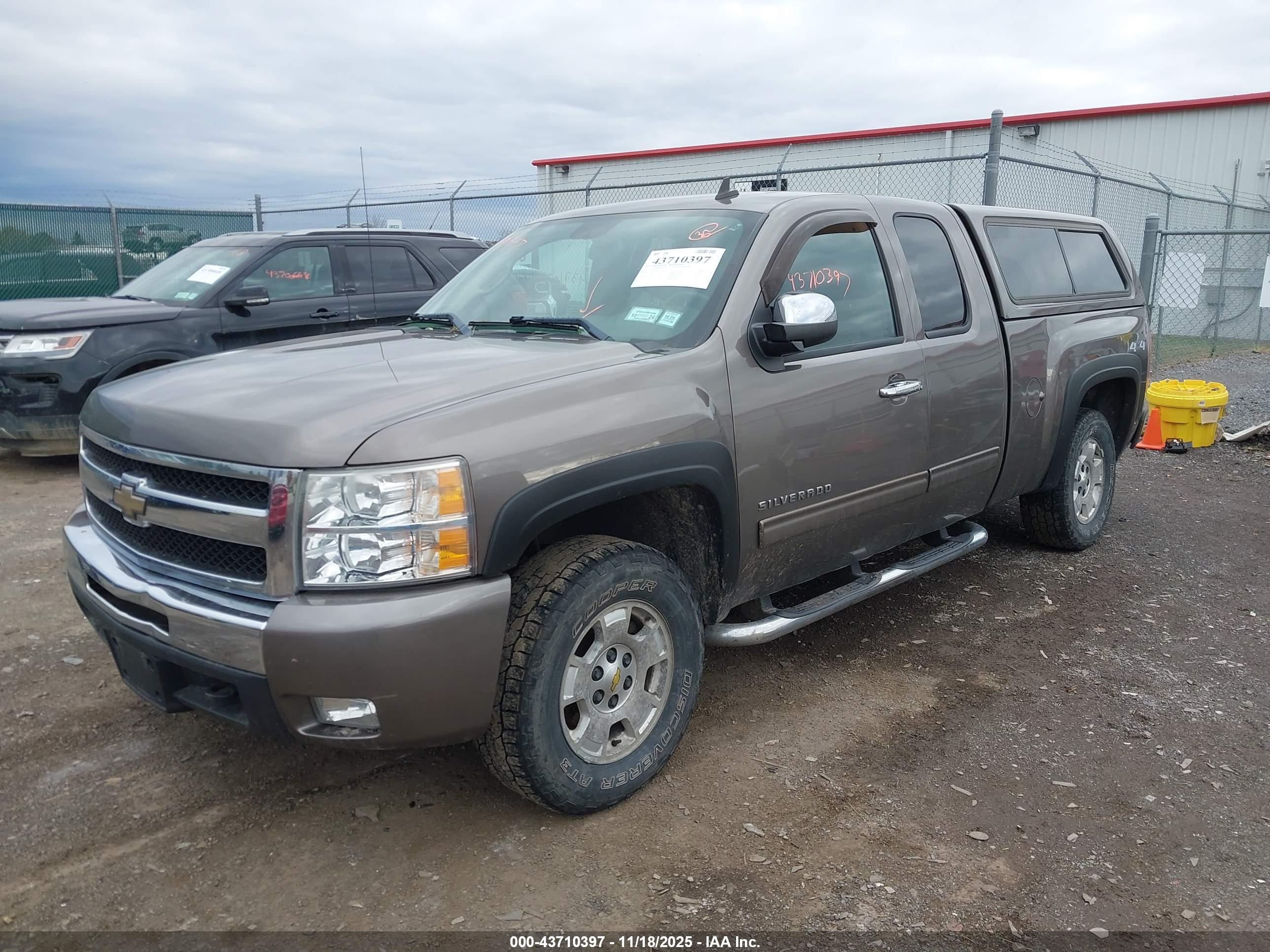 CHEVROLET SILVERADO image 2