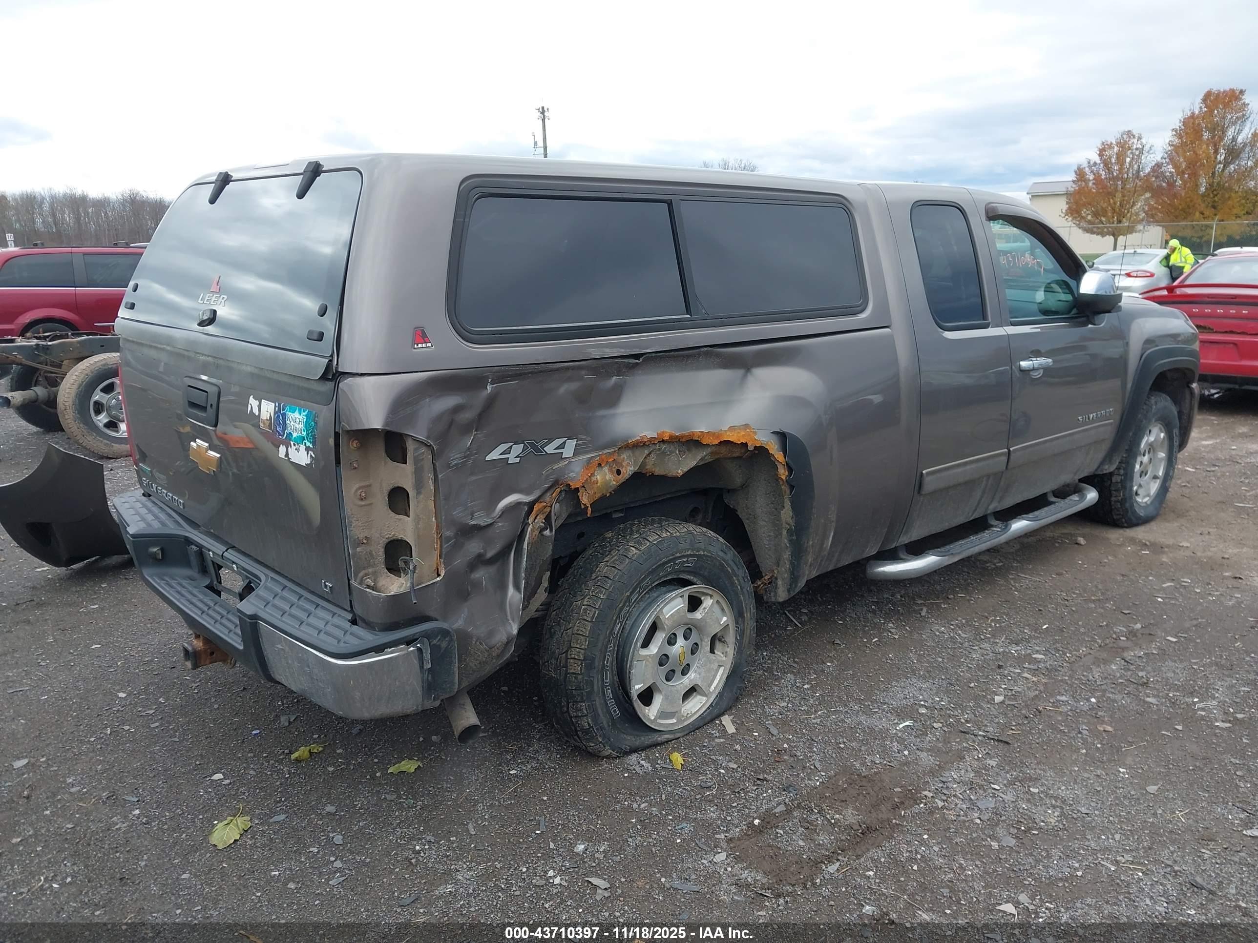 CHEVROLET SILVERADO image 4