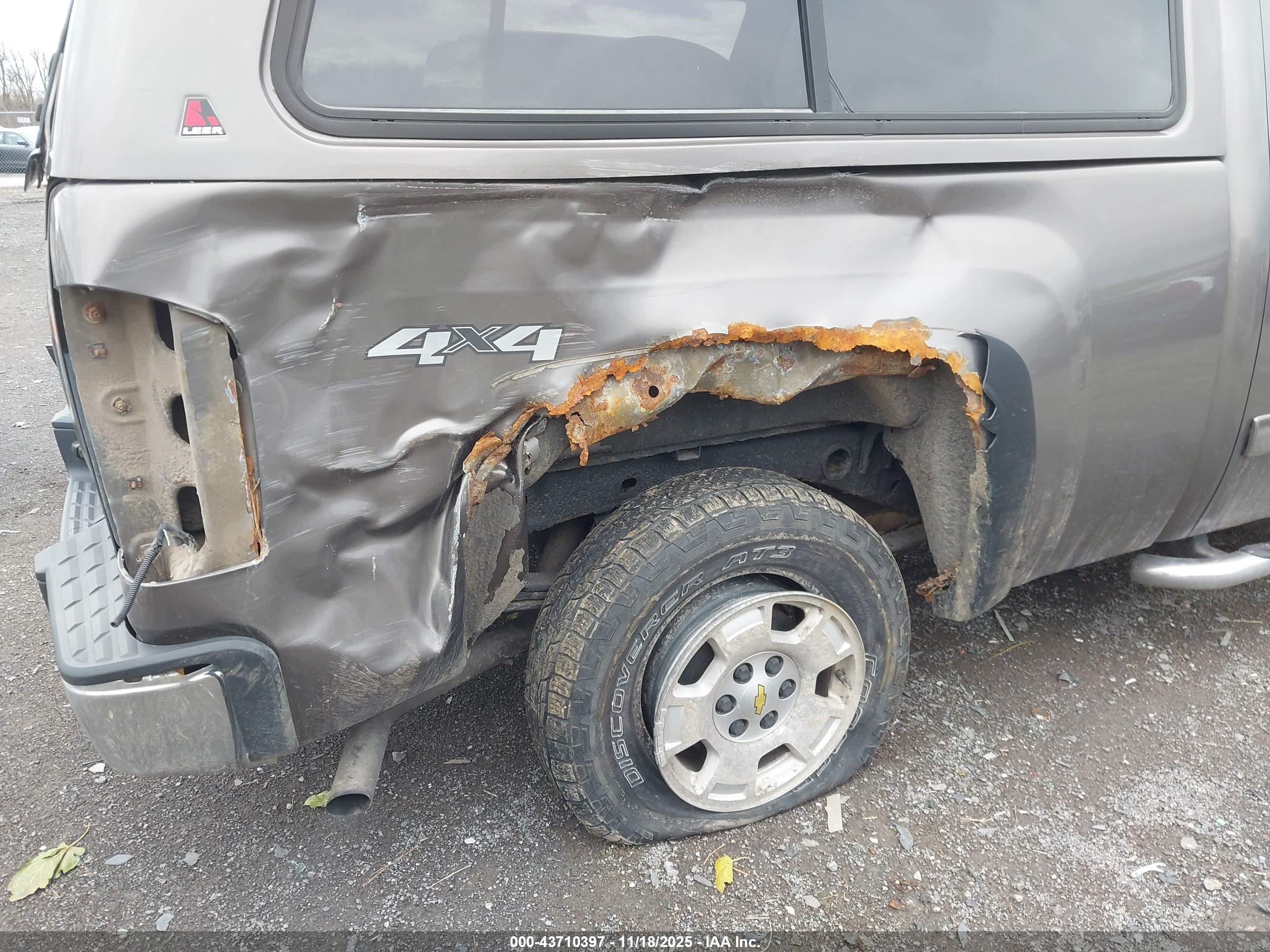 CHEVROLET SILVERADO image 6