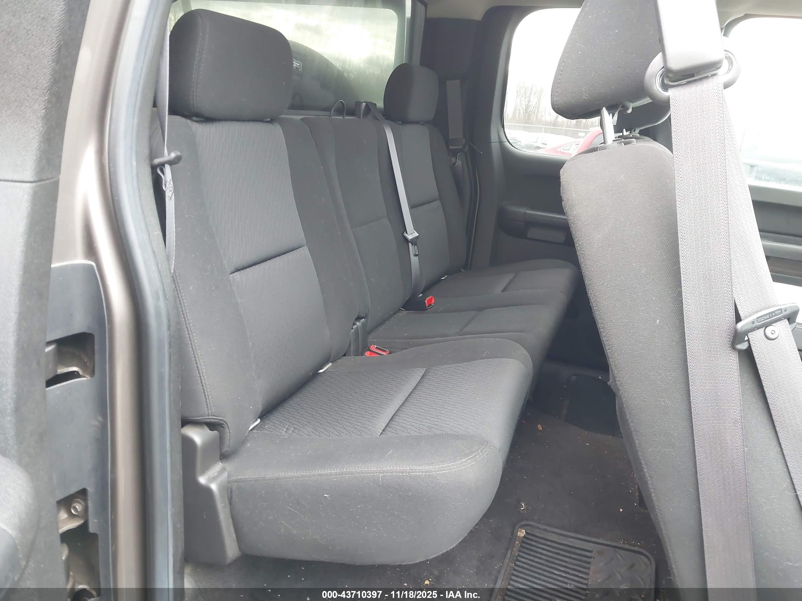 CHEVROLET SILVERADO image 8