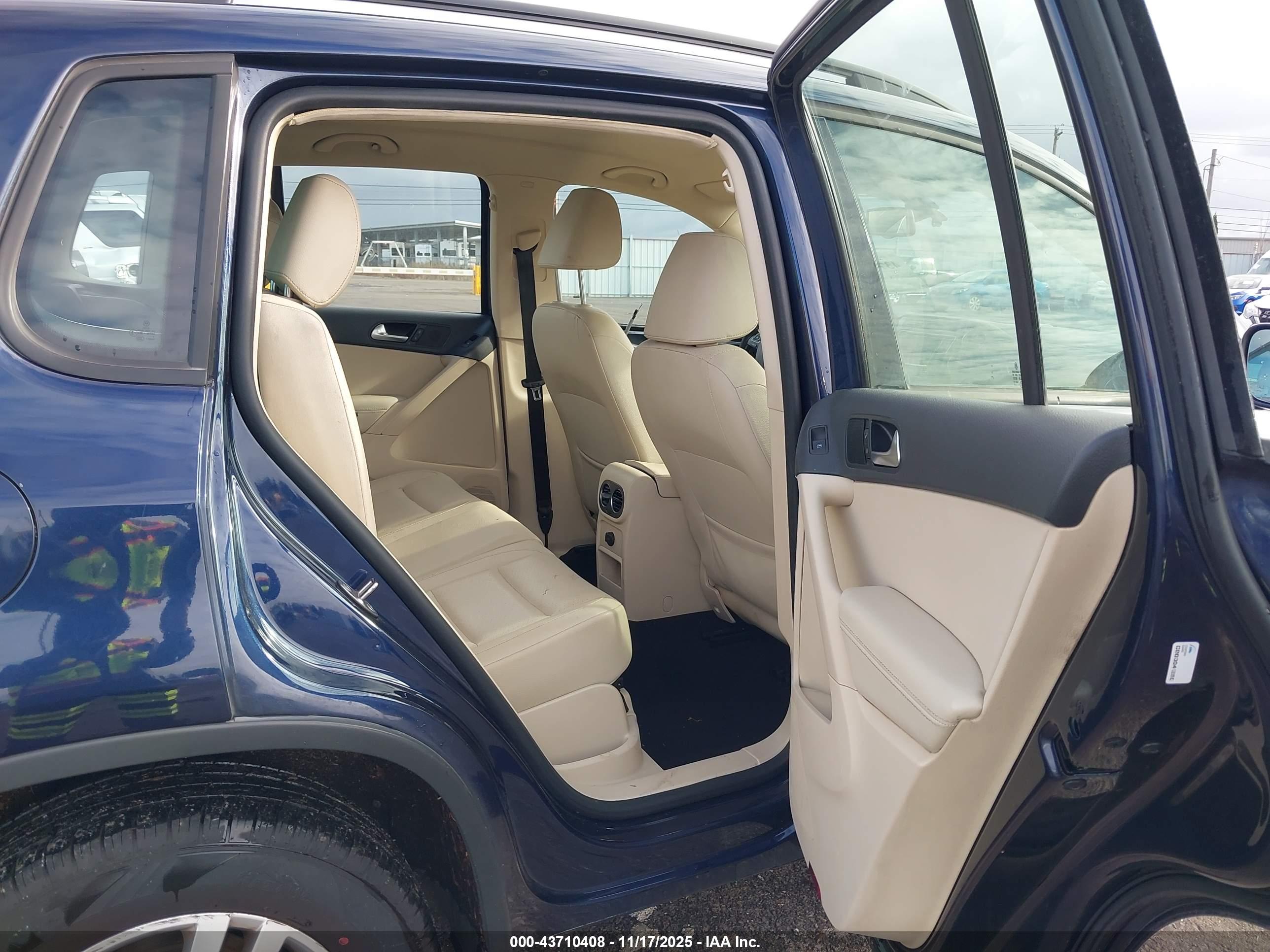 VOLKSWAGEN TIGUAN image 8