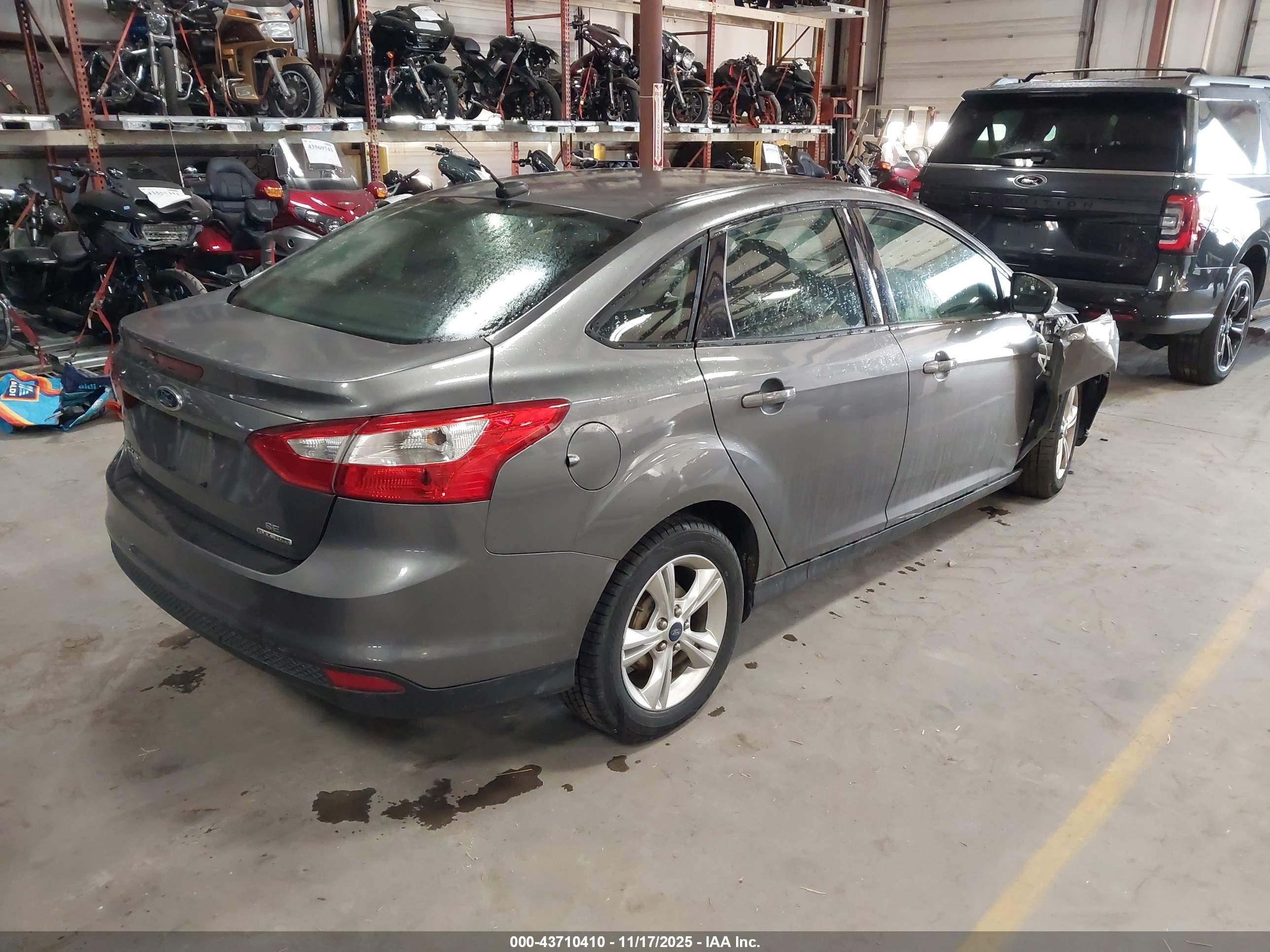 FORD FOCUS image 4