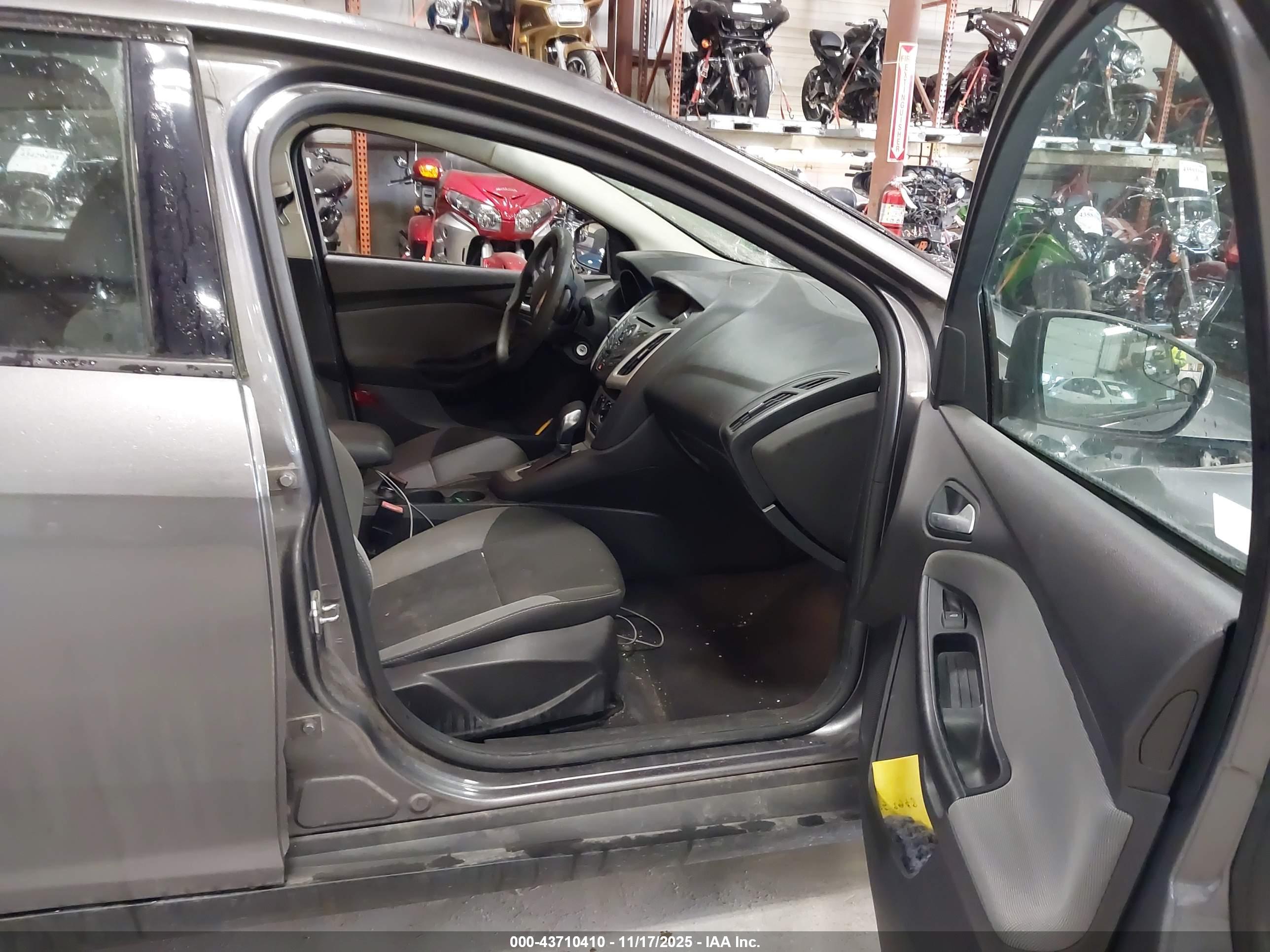 FORD FOCUS image 5