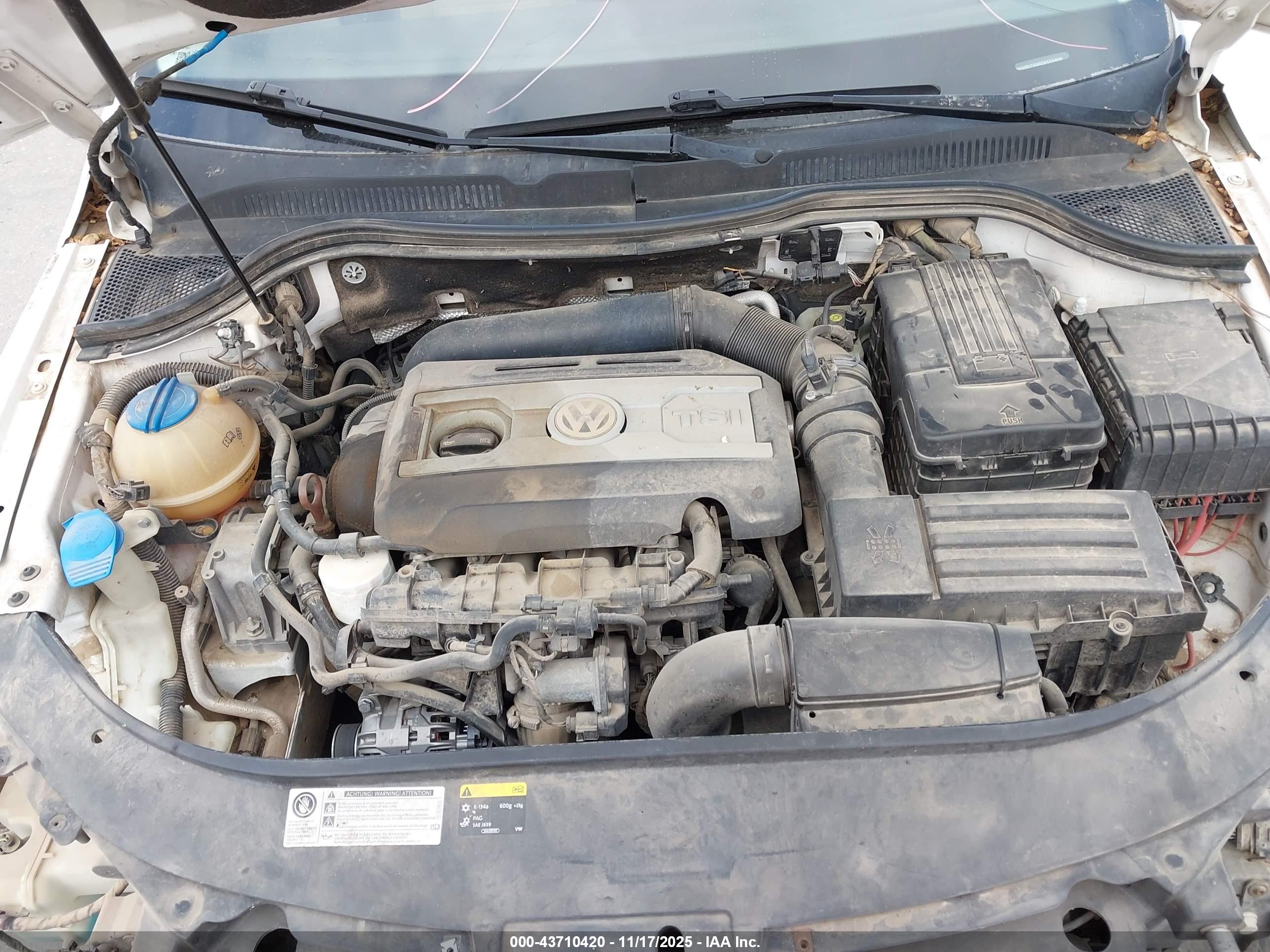 VOLKSWAGEN CC image 10