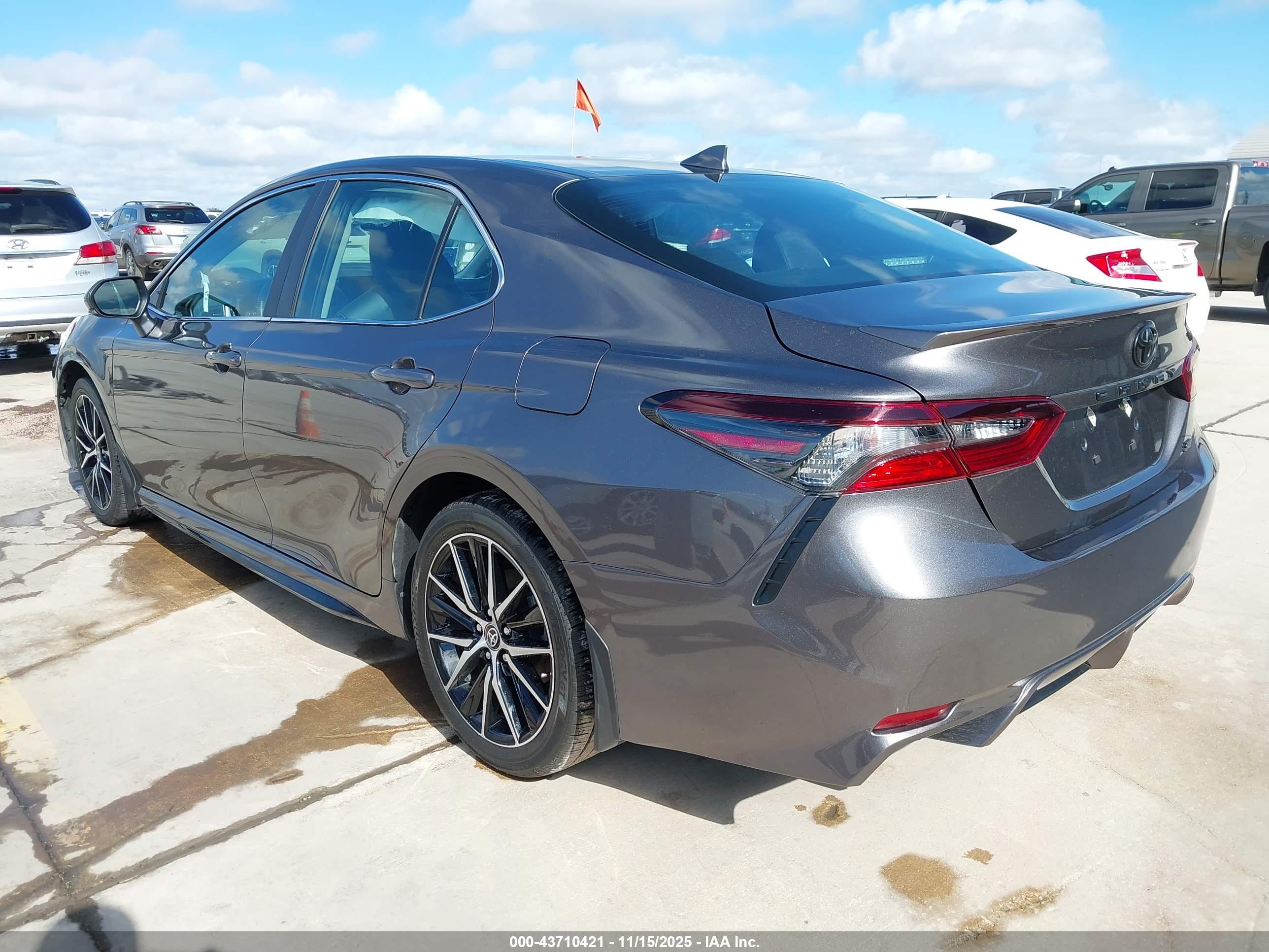 TOYOTA CAMRY image 3