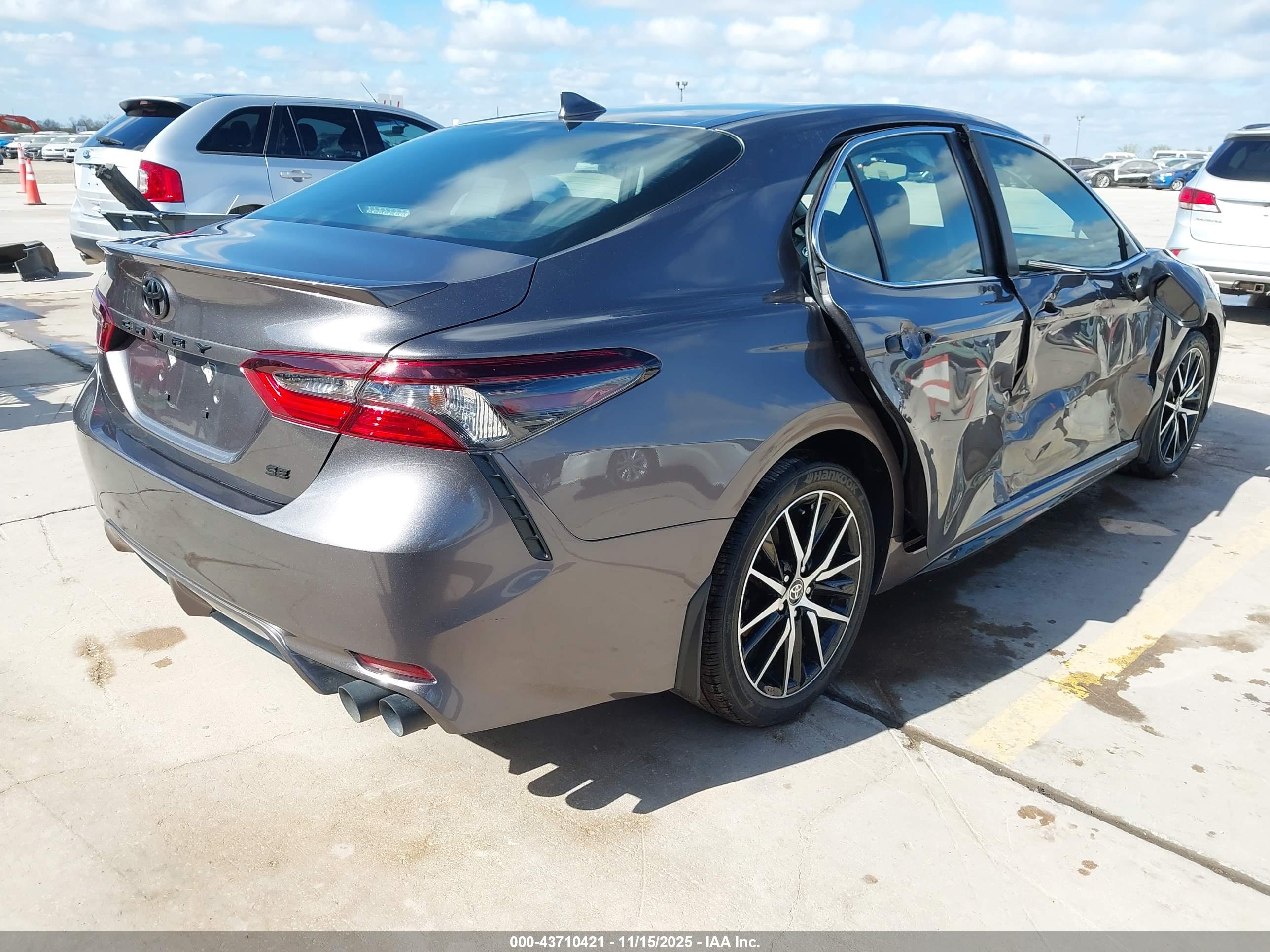 TOYOTA CAMRY image 4