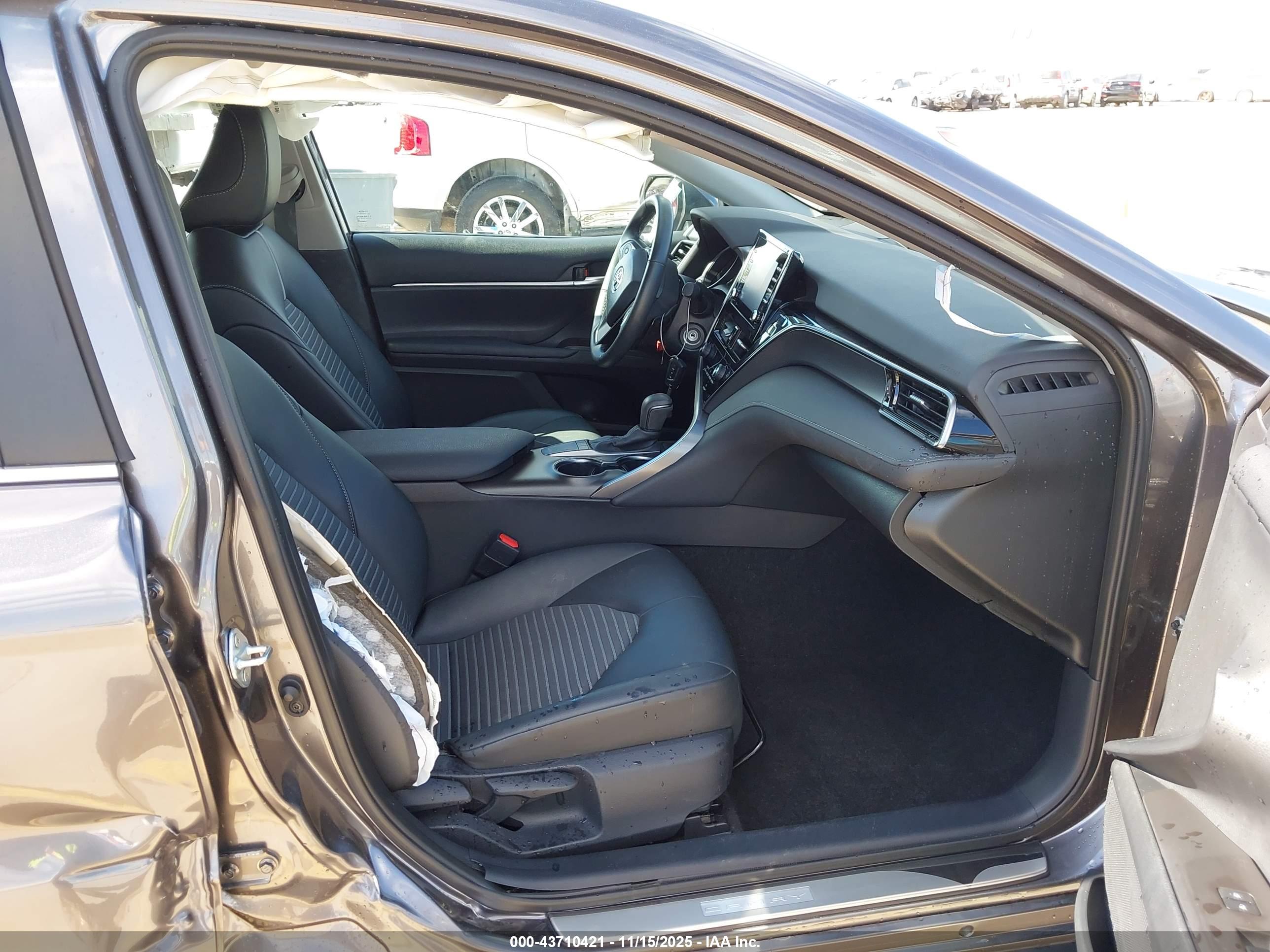 TOYOTA CAMRY image 5