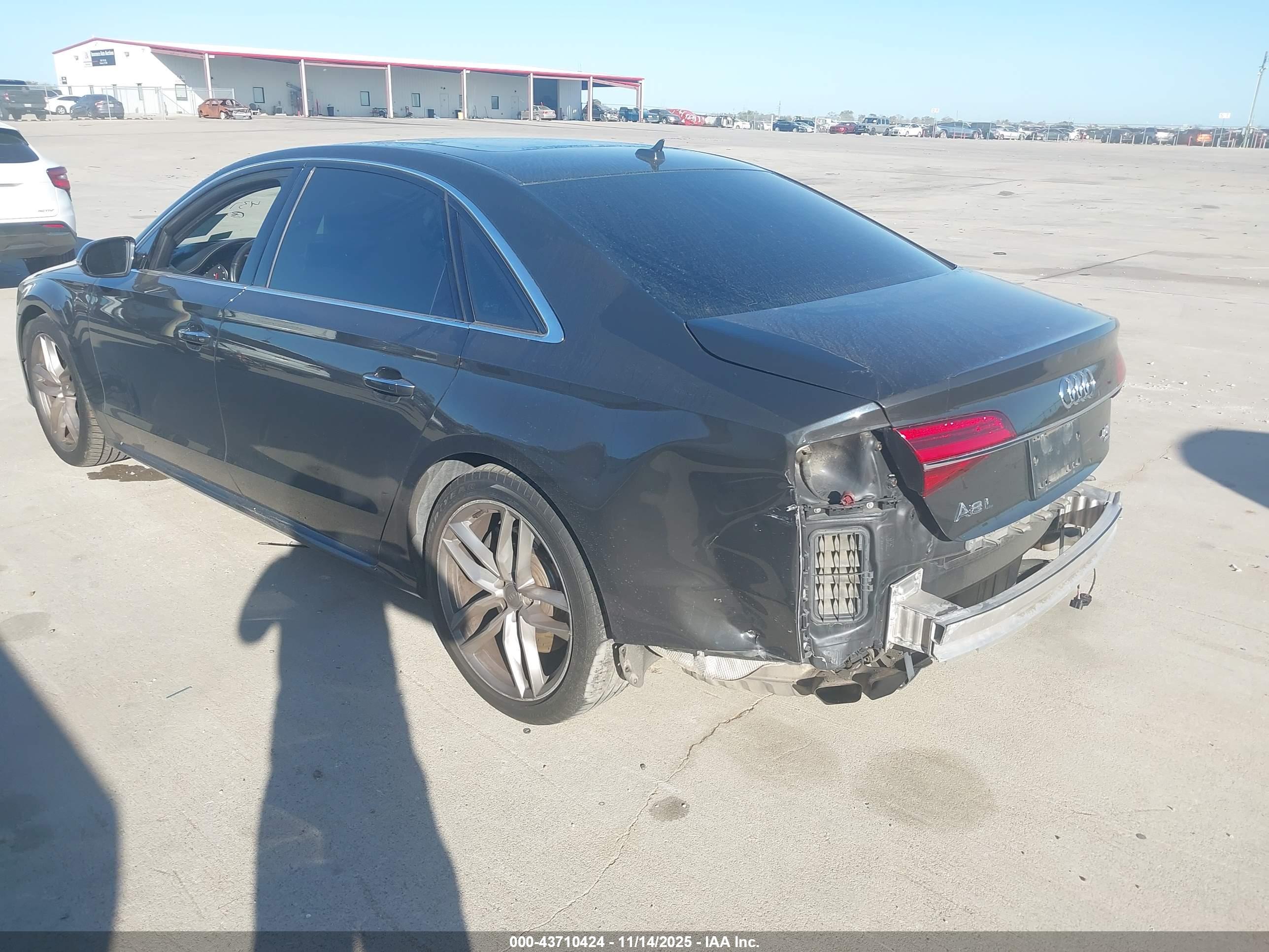 AUDI A8 image 3
