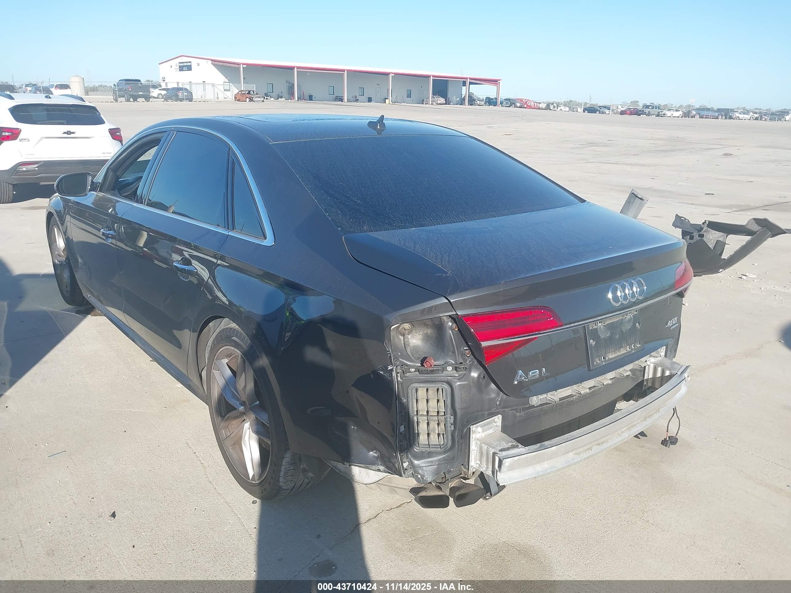AUDI A8 image 6