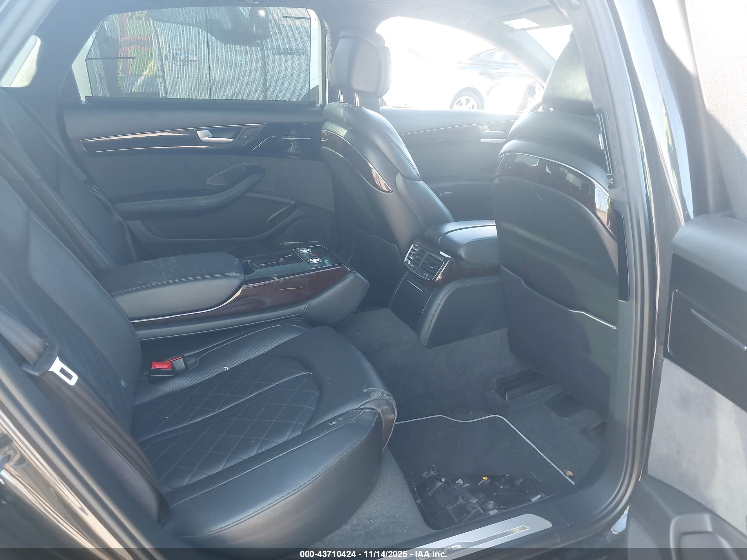 AUDI A8 image 8