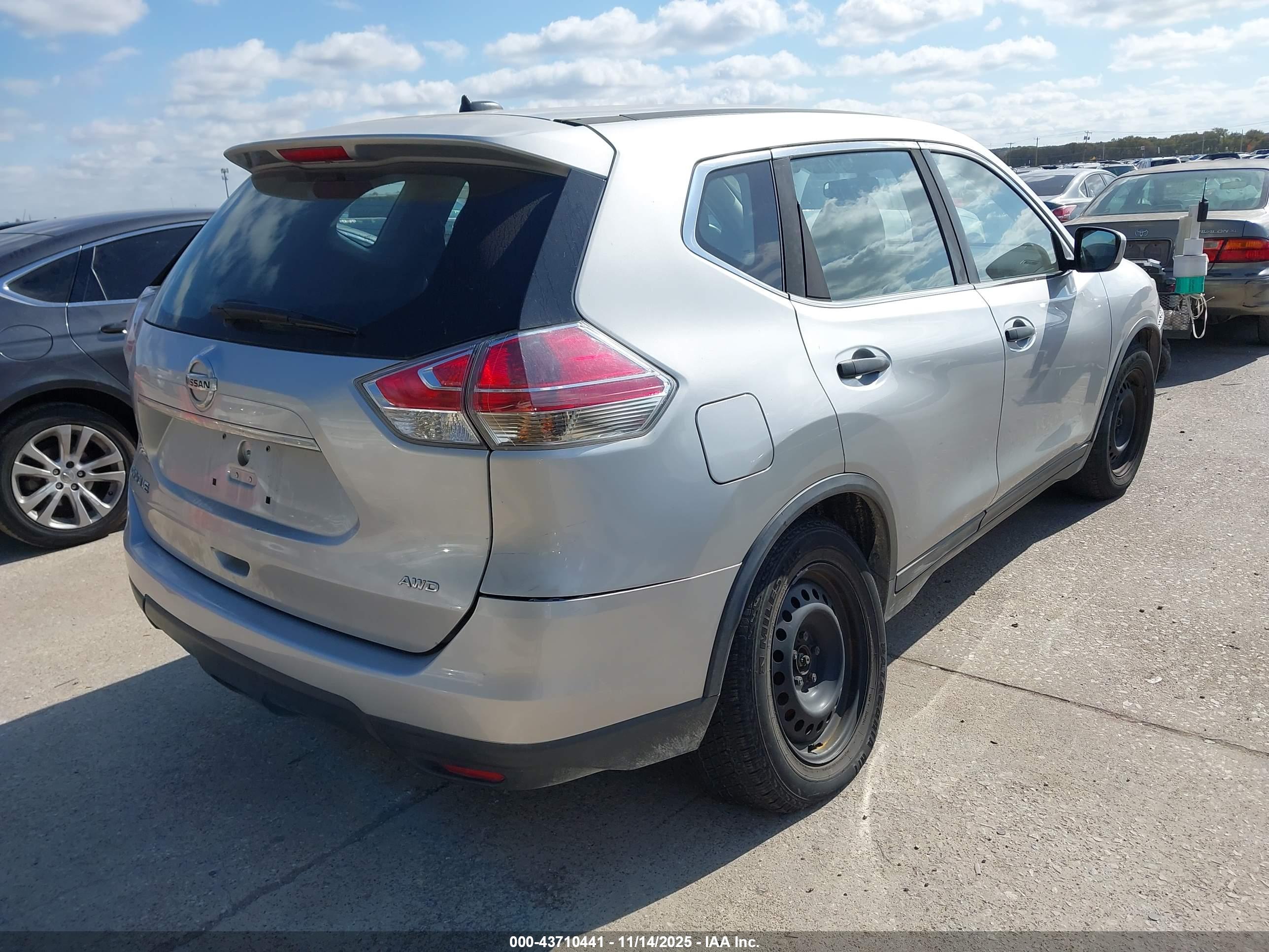 NISSAN ROGUE image 4