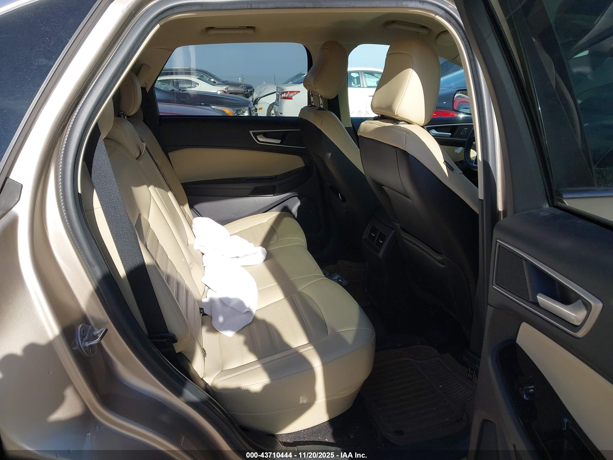 FORD EDGE image 8