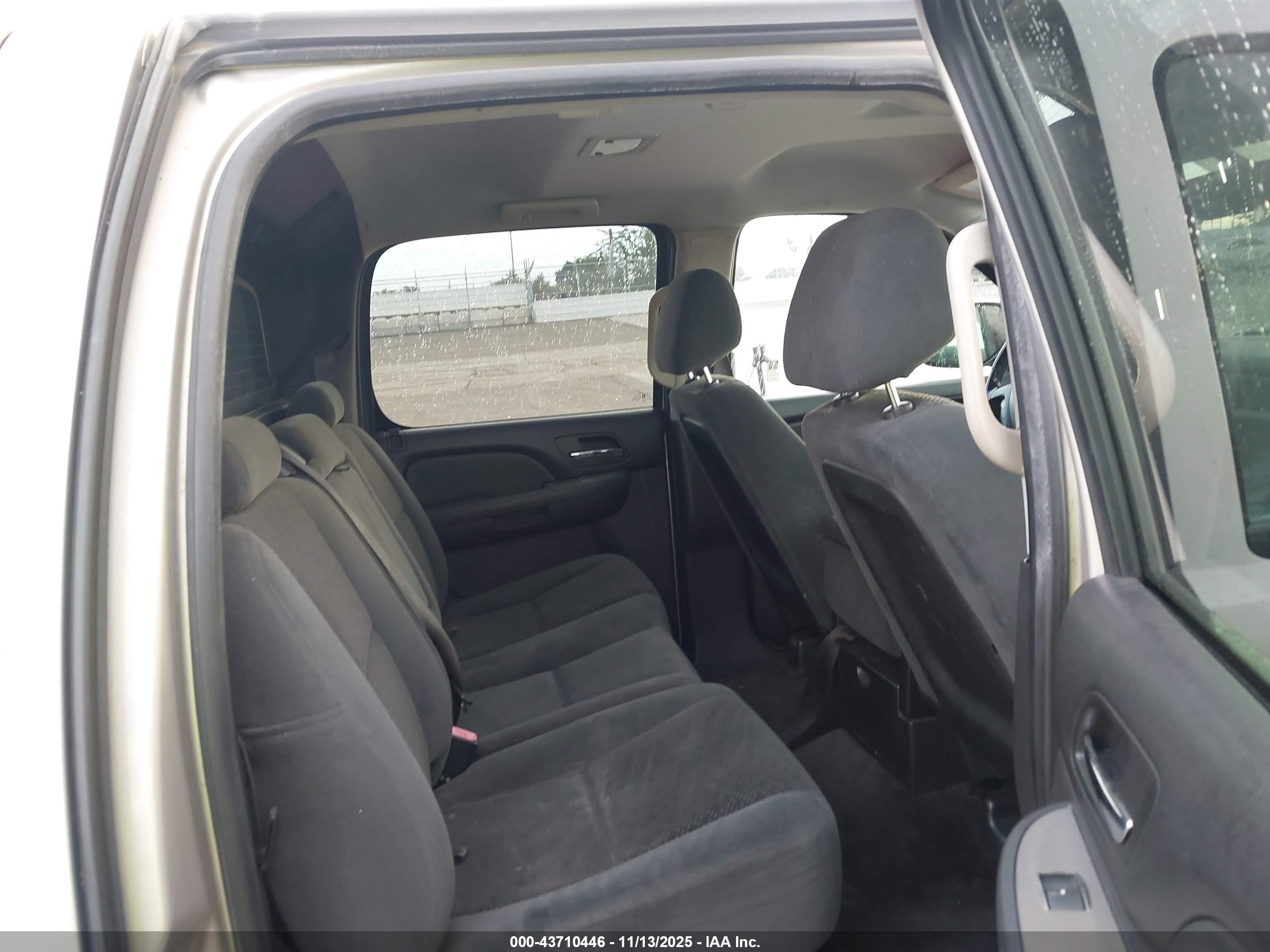 CHEVROLET AVALANCHE image 8