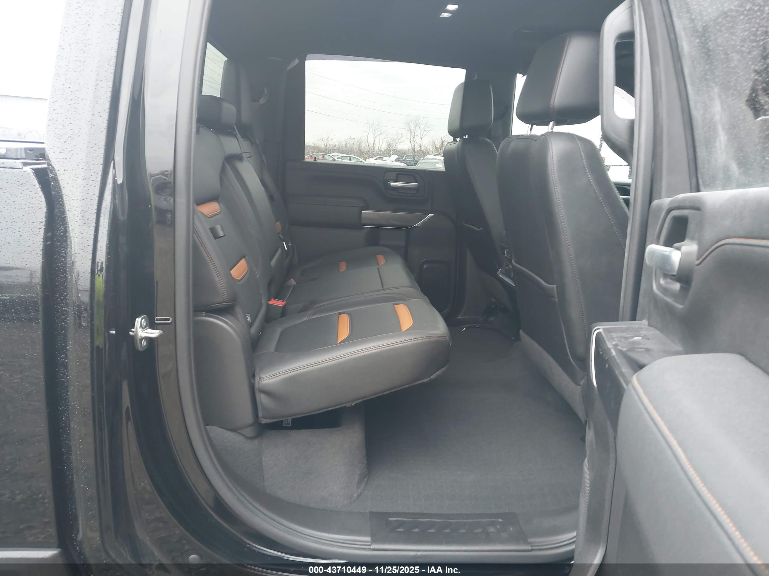 GMC SIERRA image 8