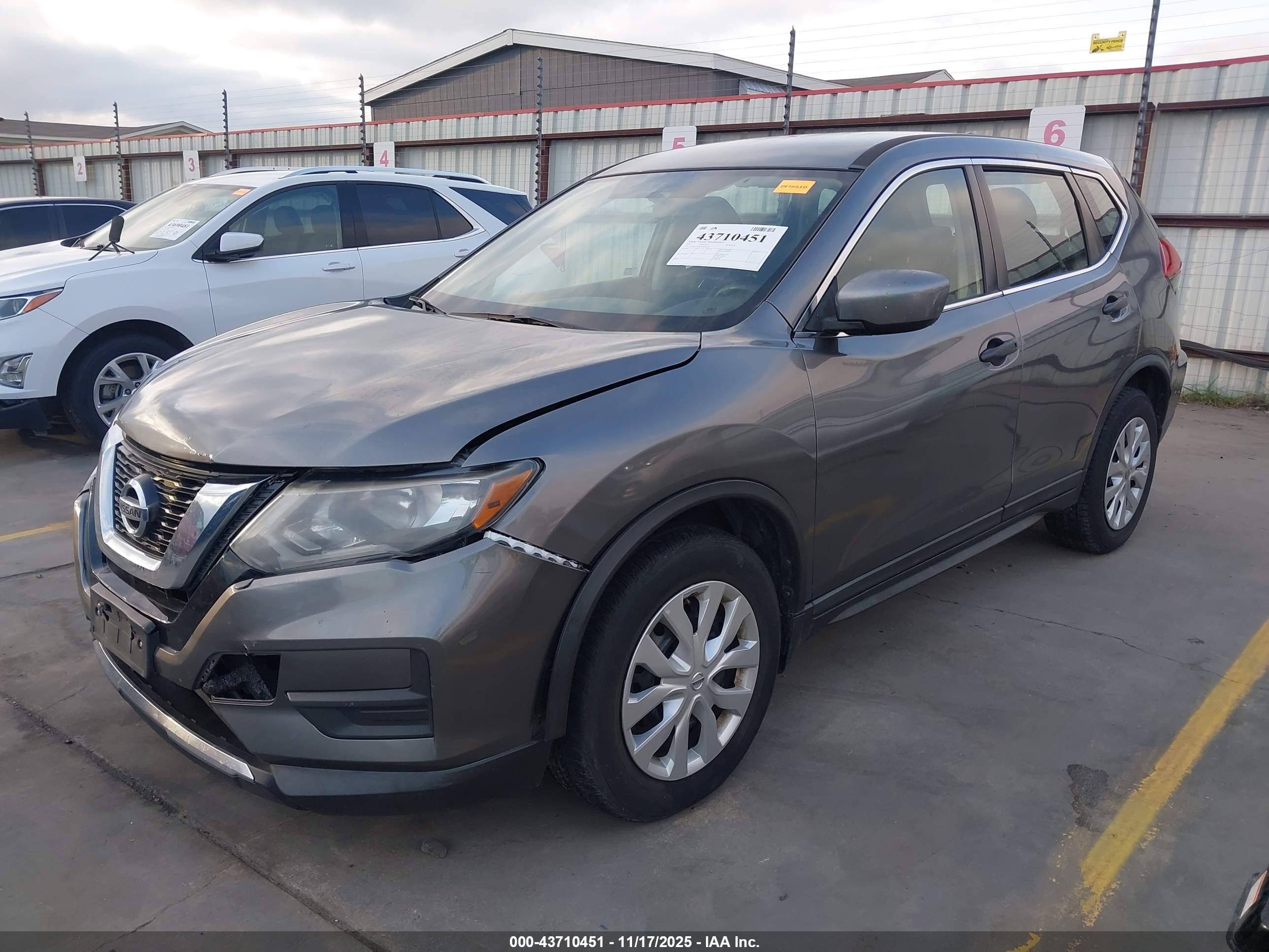 NISSAN ROGUE image 2