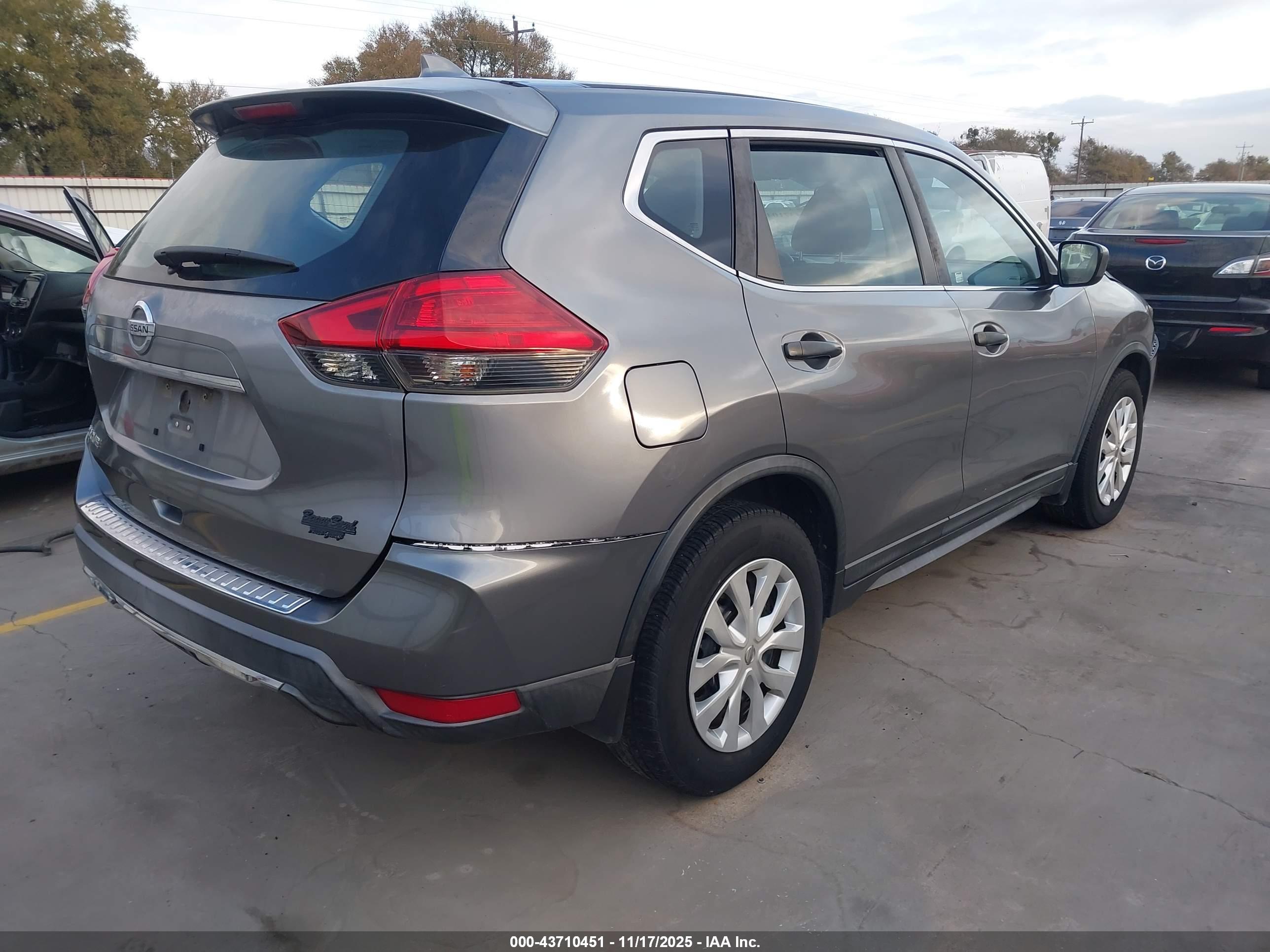 NISSAN ROGUE image 4