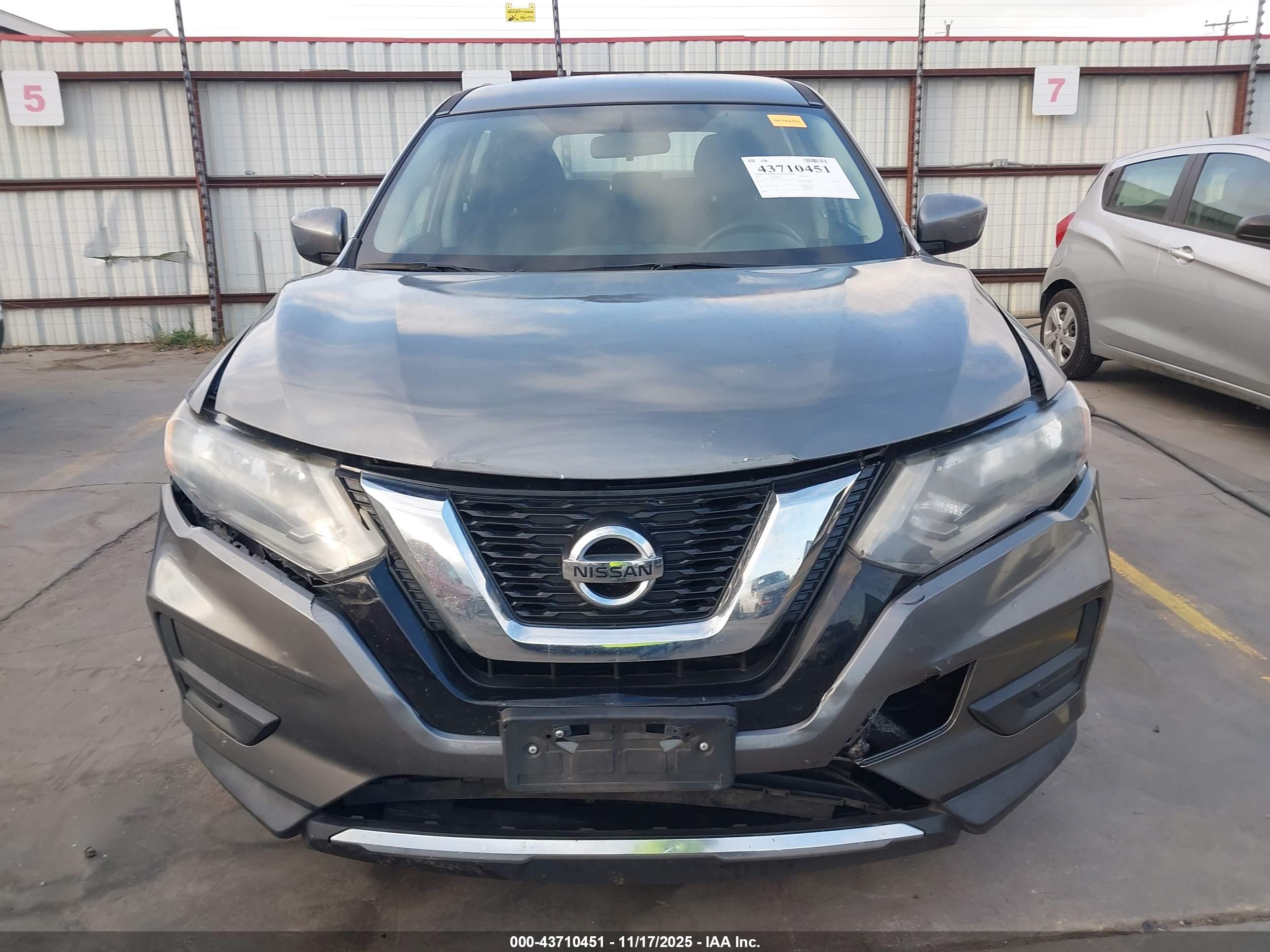 NISSAN ROGUE image 6