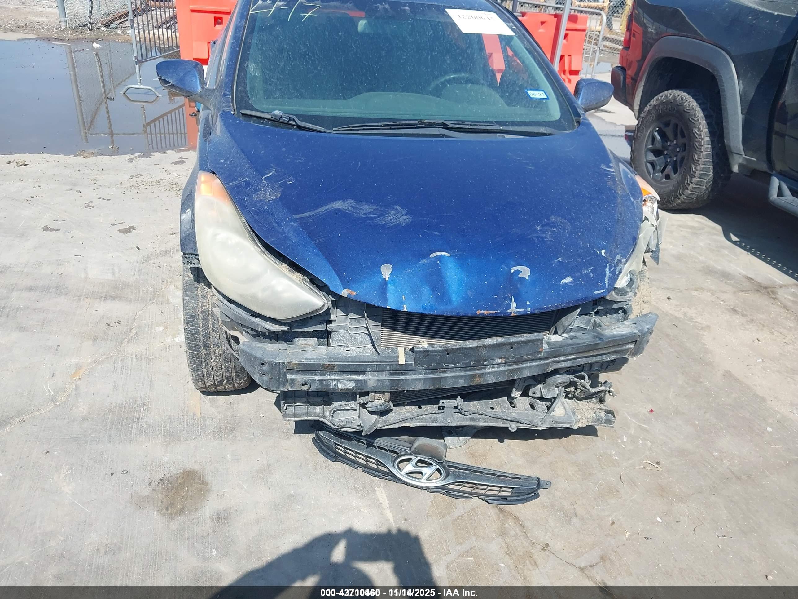HYUNDAI ELANTRA image 6