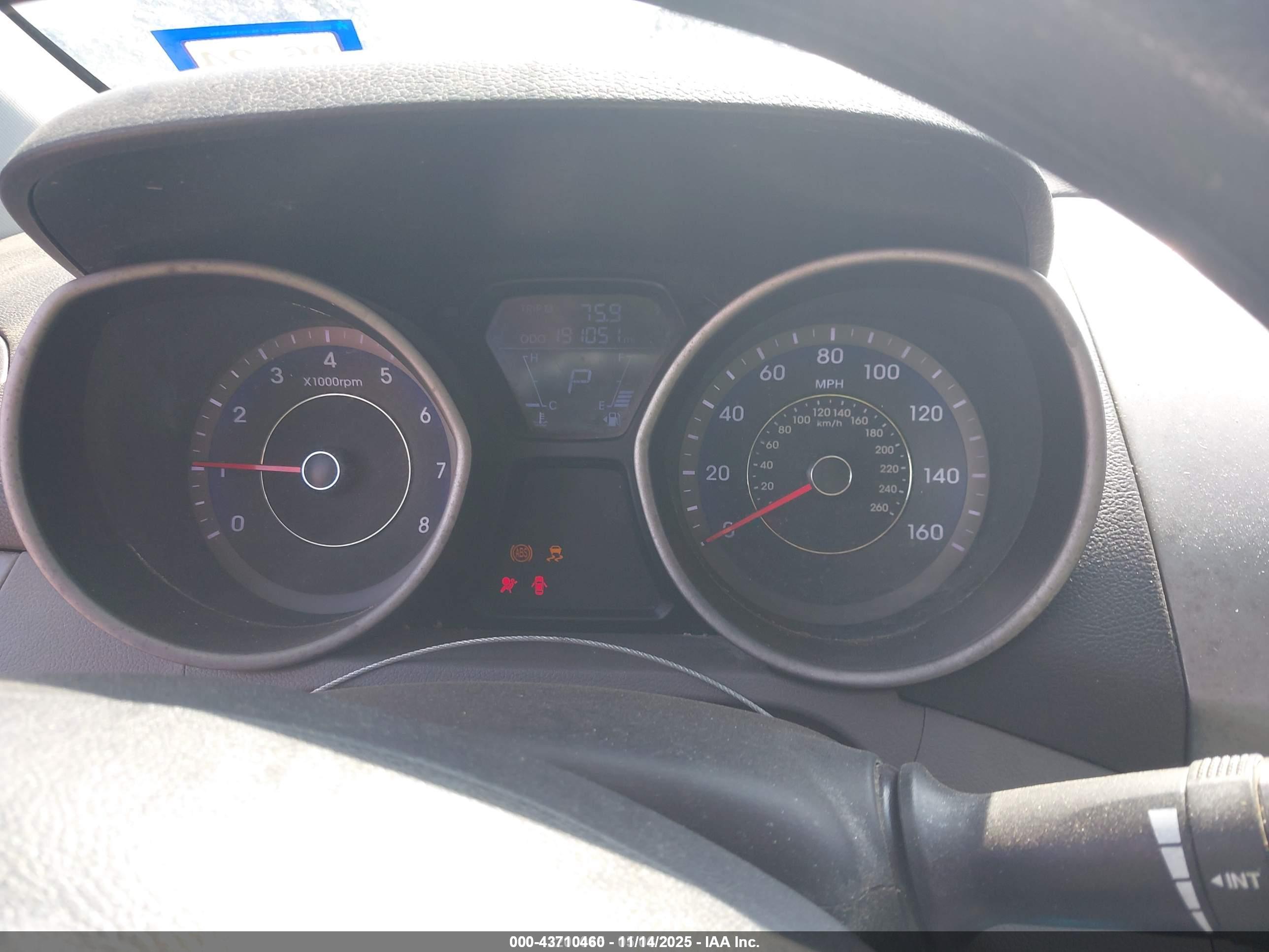 HYUNDAI ELANTRA image 7