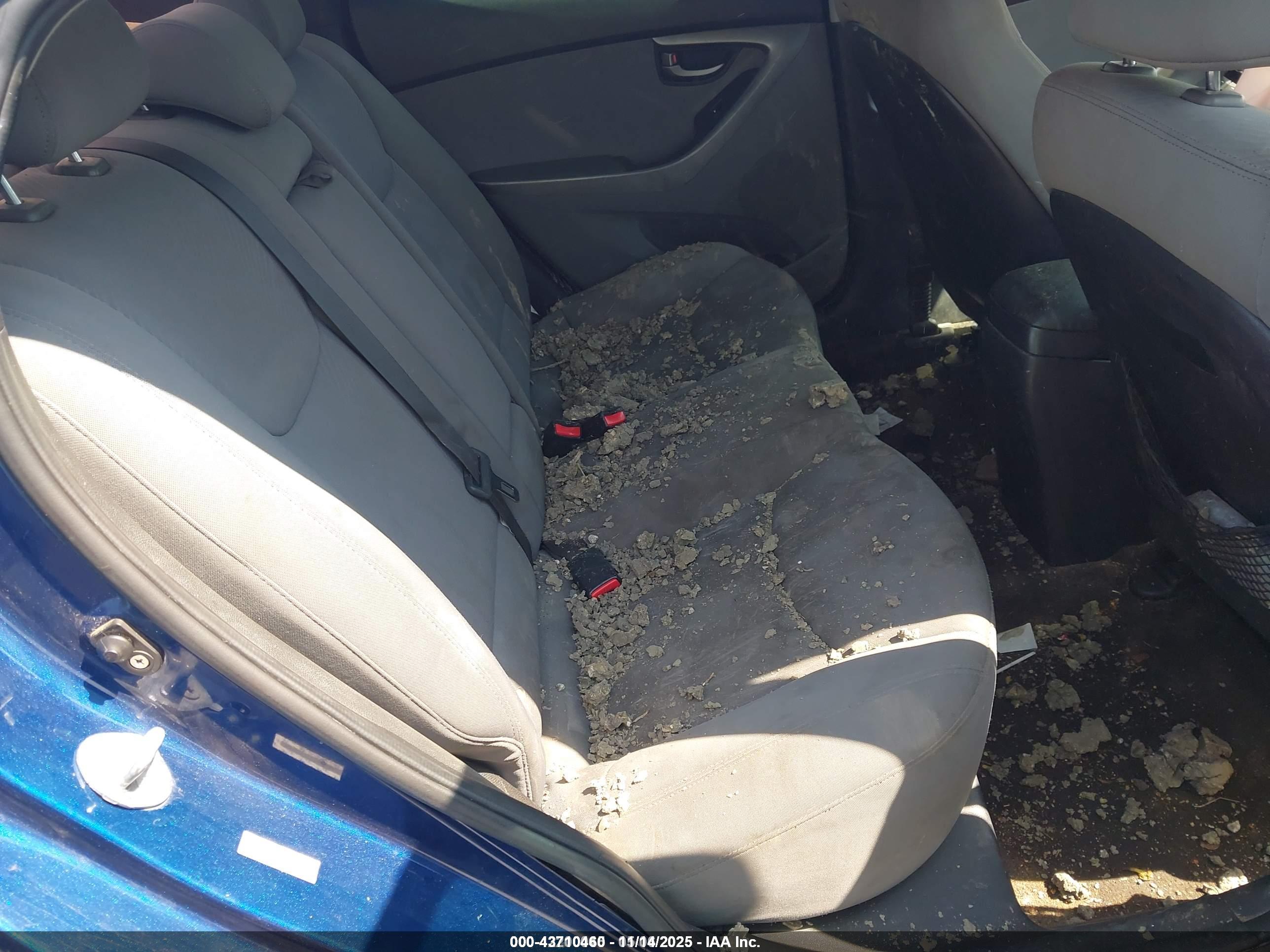 HYUNDAI ELANTRA image 8