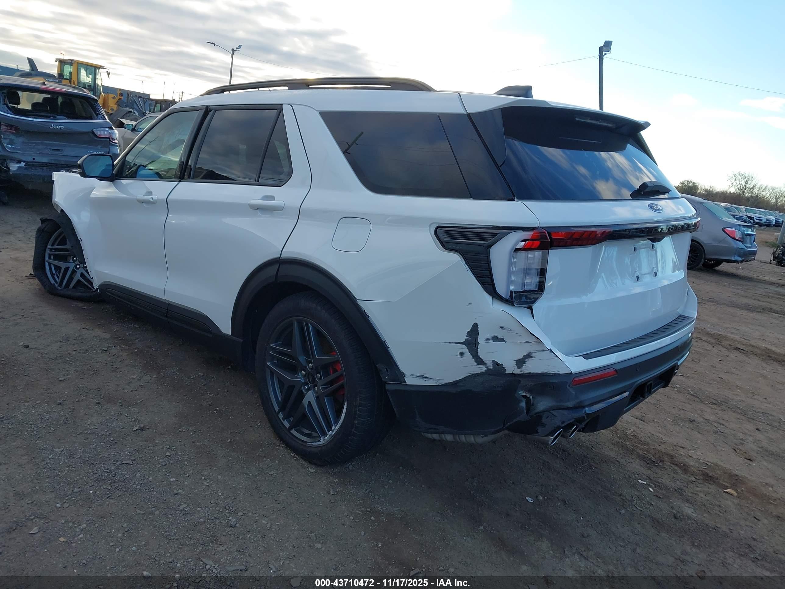 FORD EXPLORER image 3