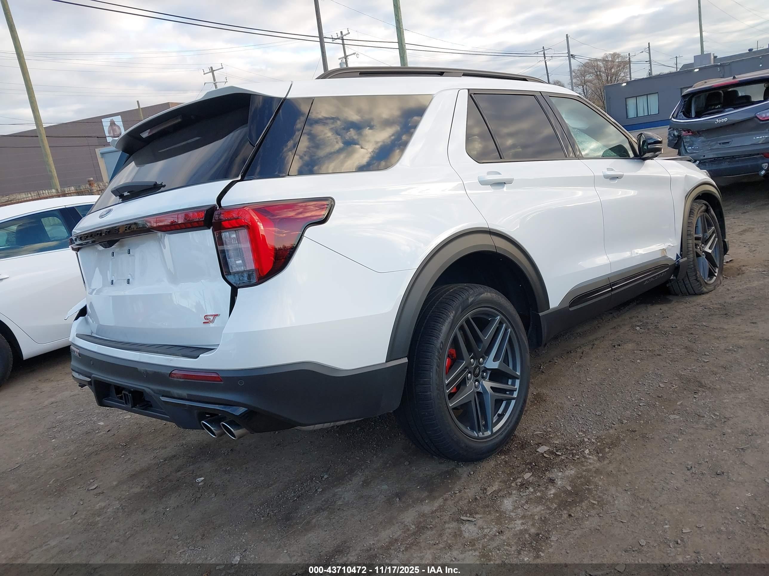 FORD EXPLORER image 4
