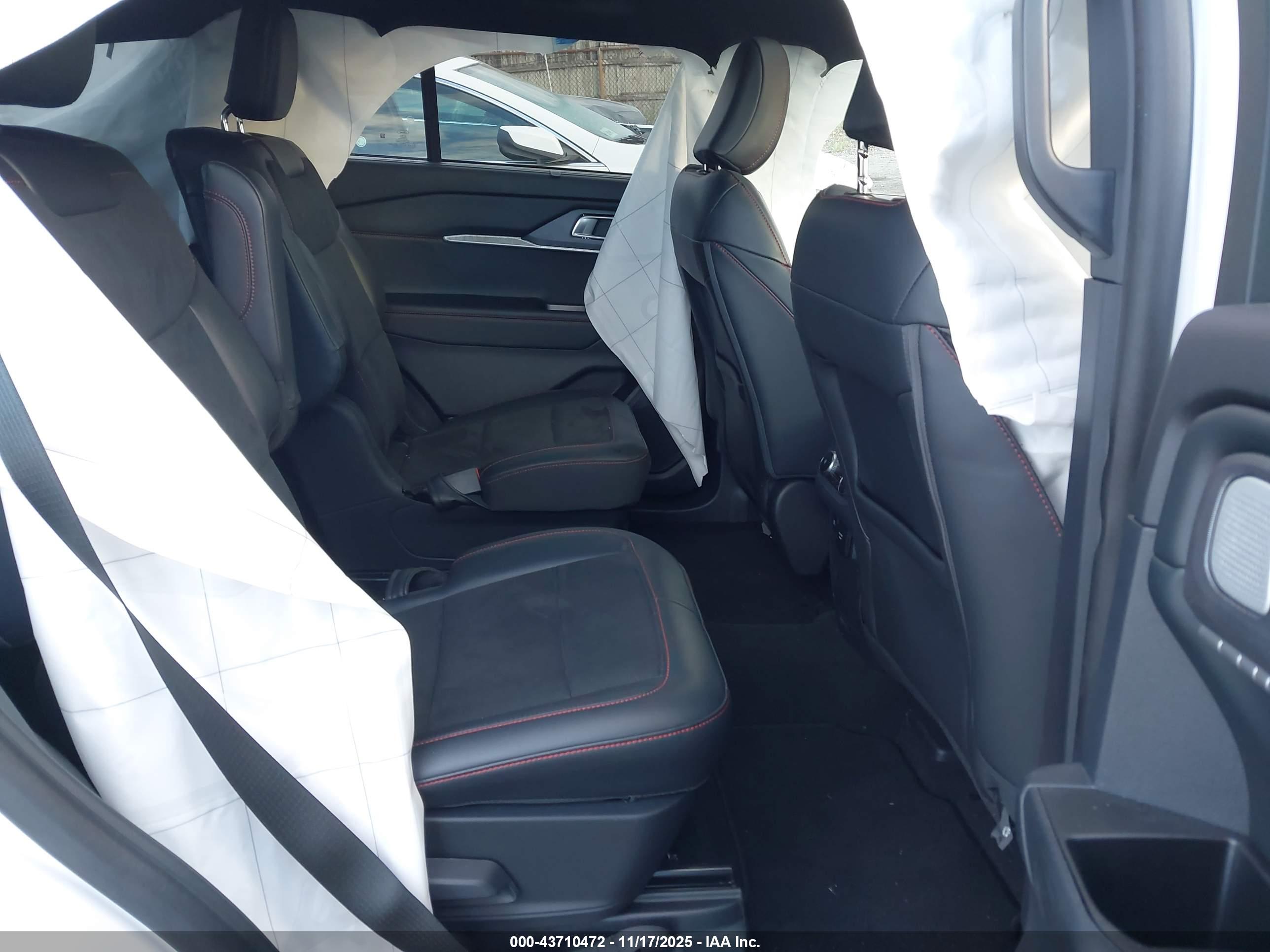 FORD EXPLORER image 8