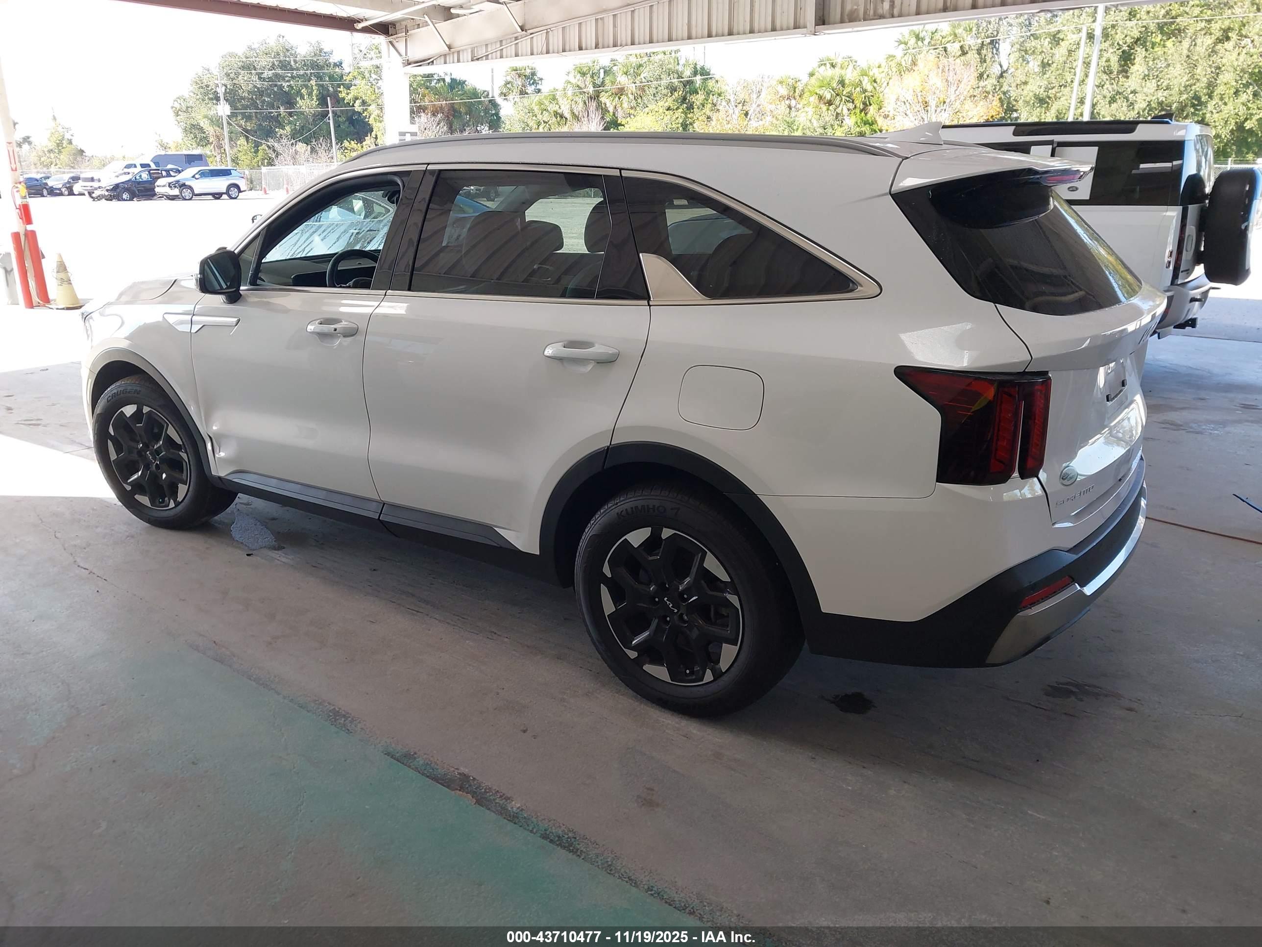 KIA SORENTO image 3