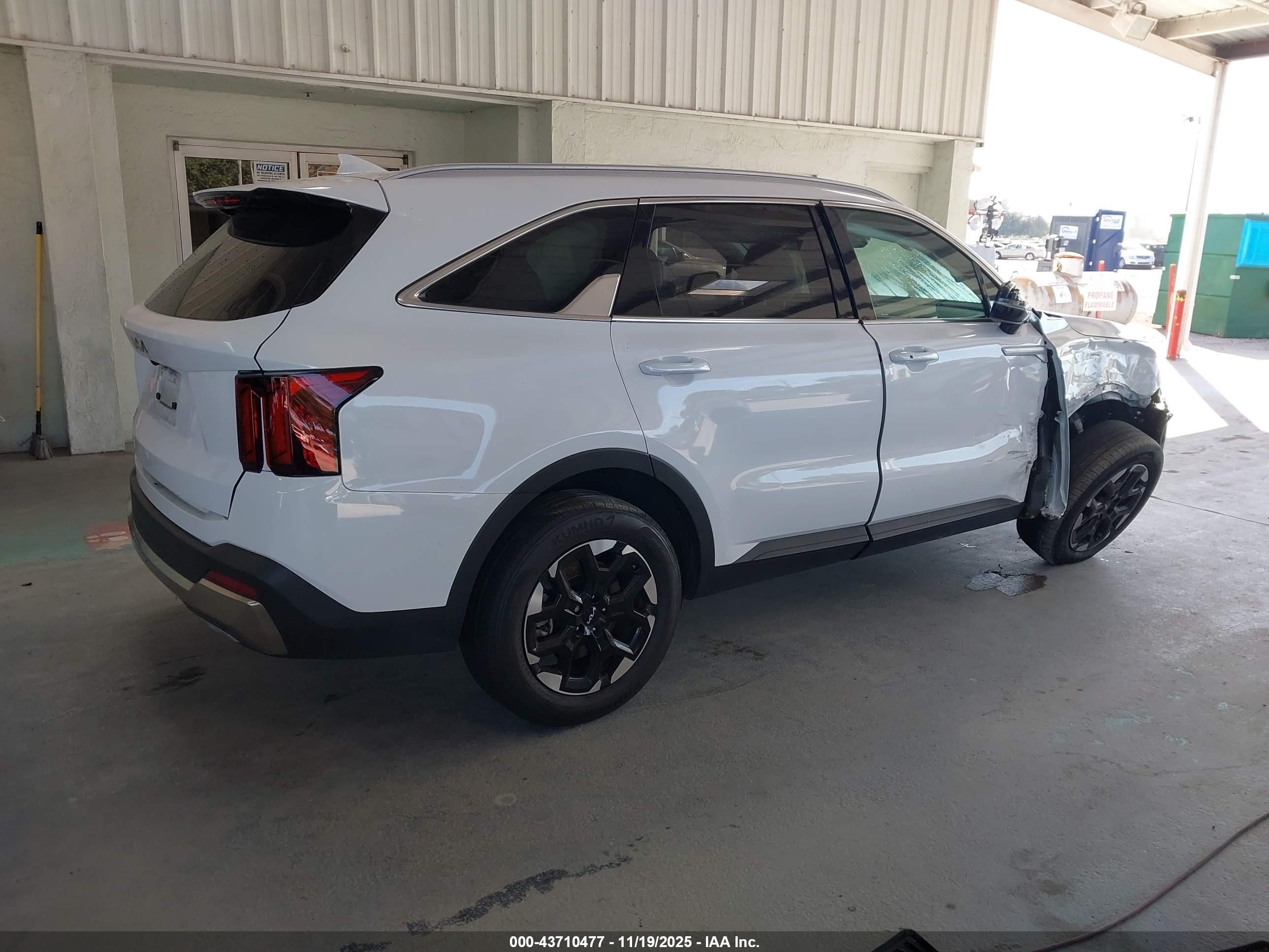 KIA SORENTO image 4