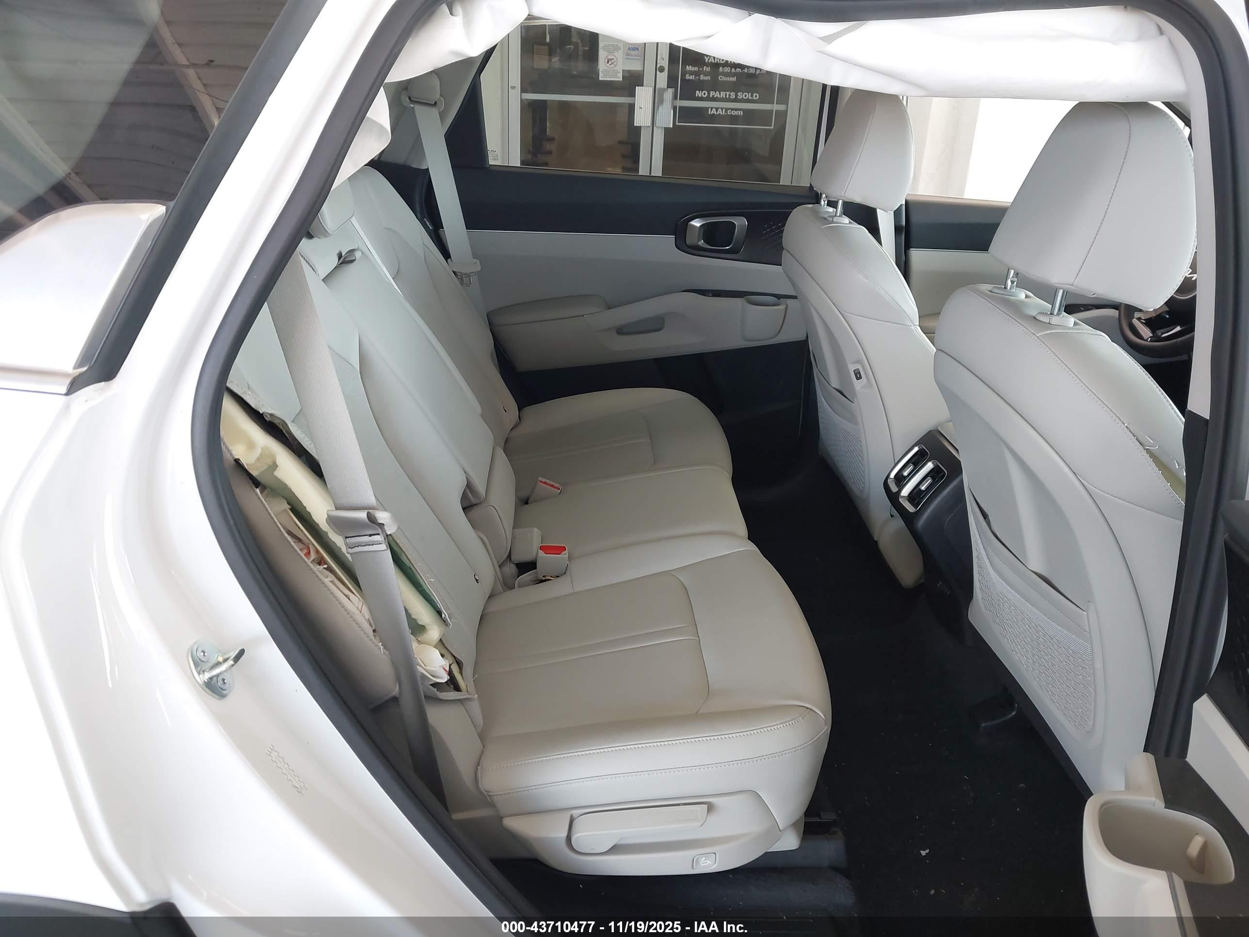 KIA SORENTO image 8