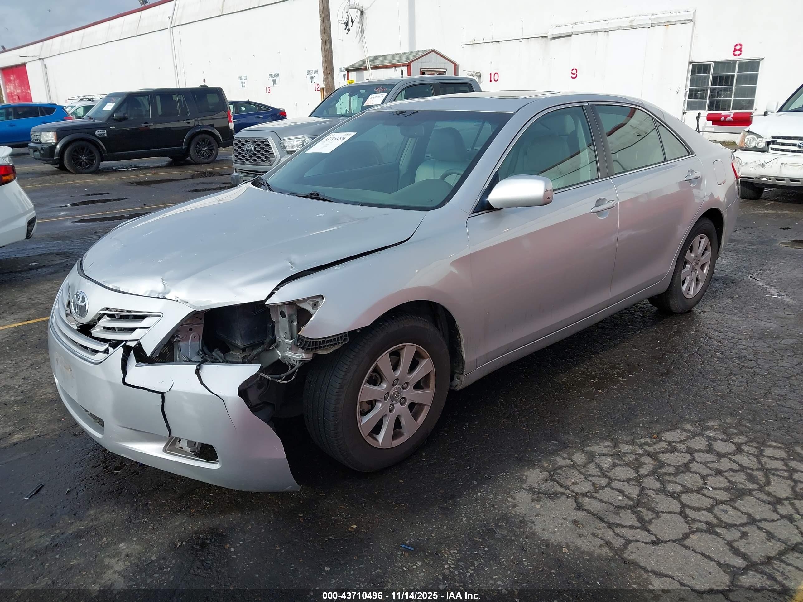 TOYOTA CAMRY image 2