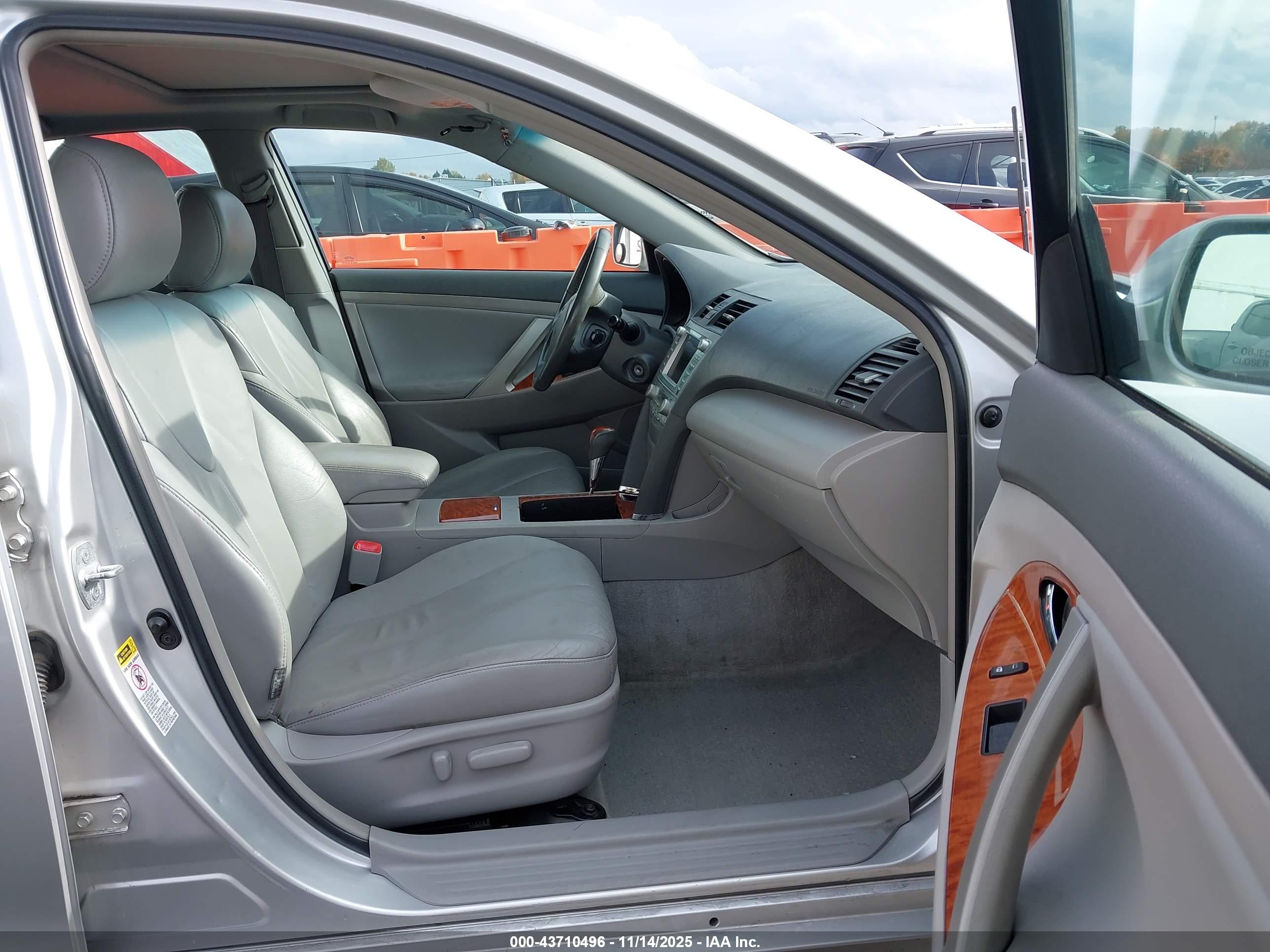 TOYOTA CAMRY image 5