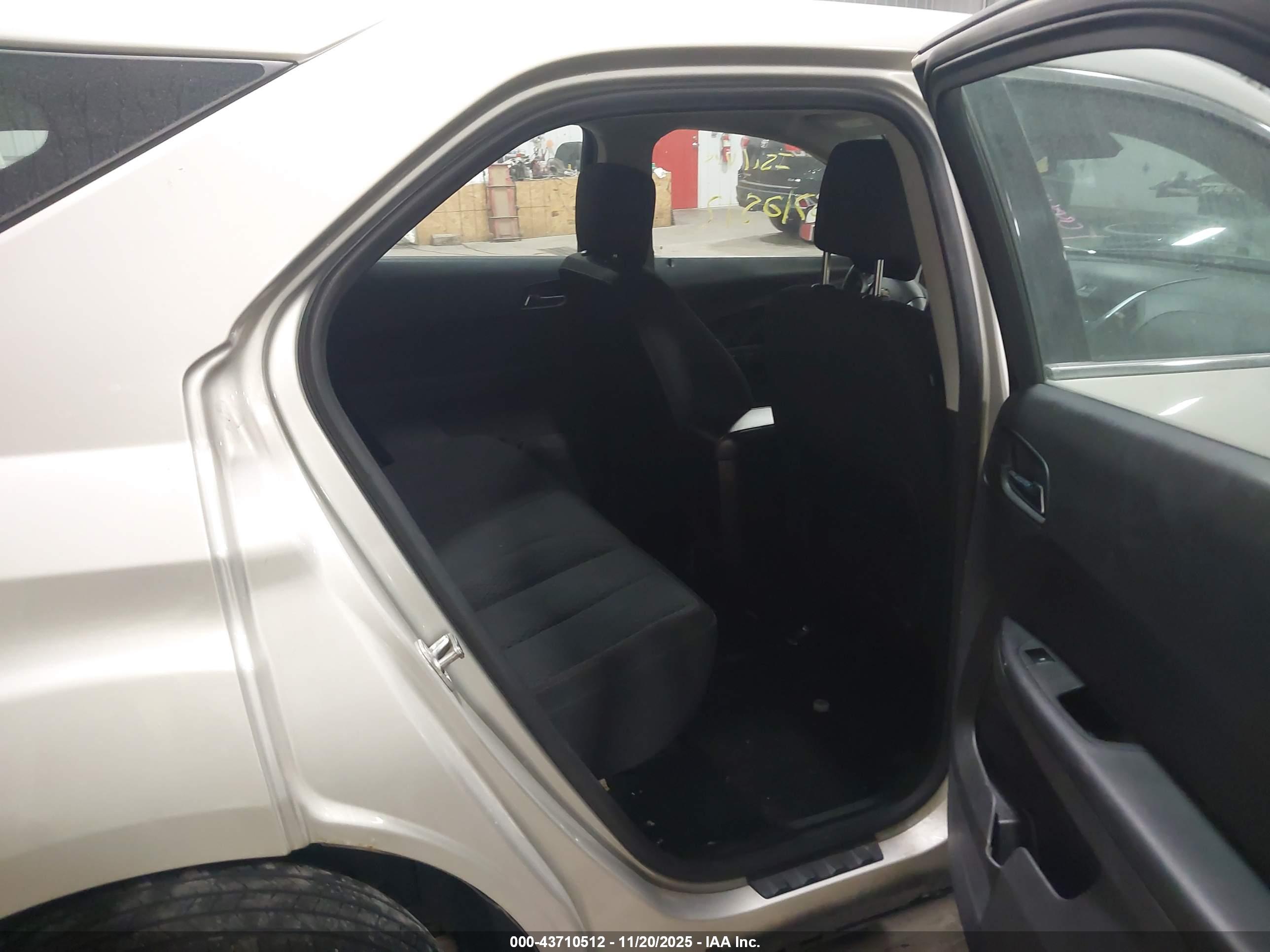 CHEVROLET EQUINOX image 8