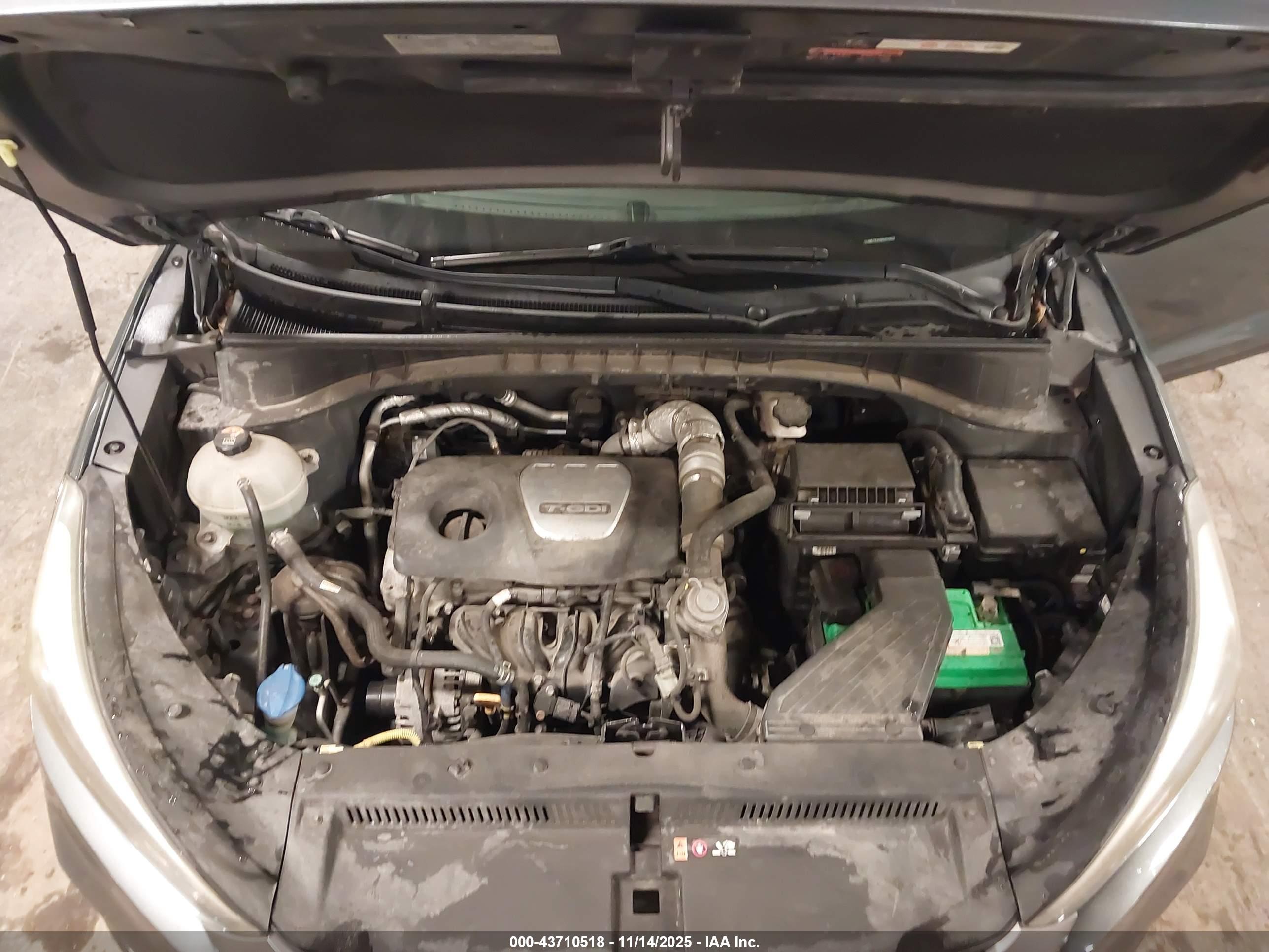 HYUNDAI TUCSON image 10