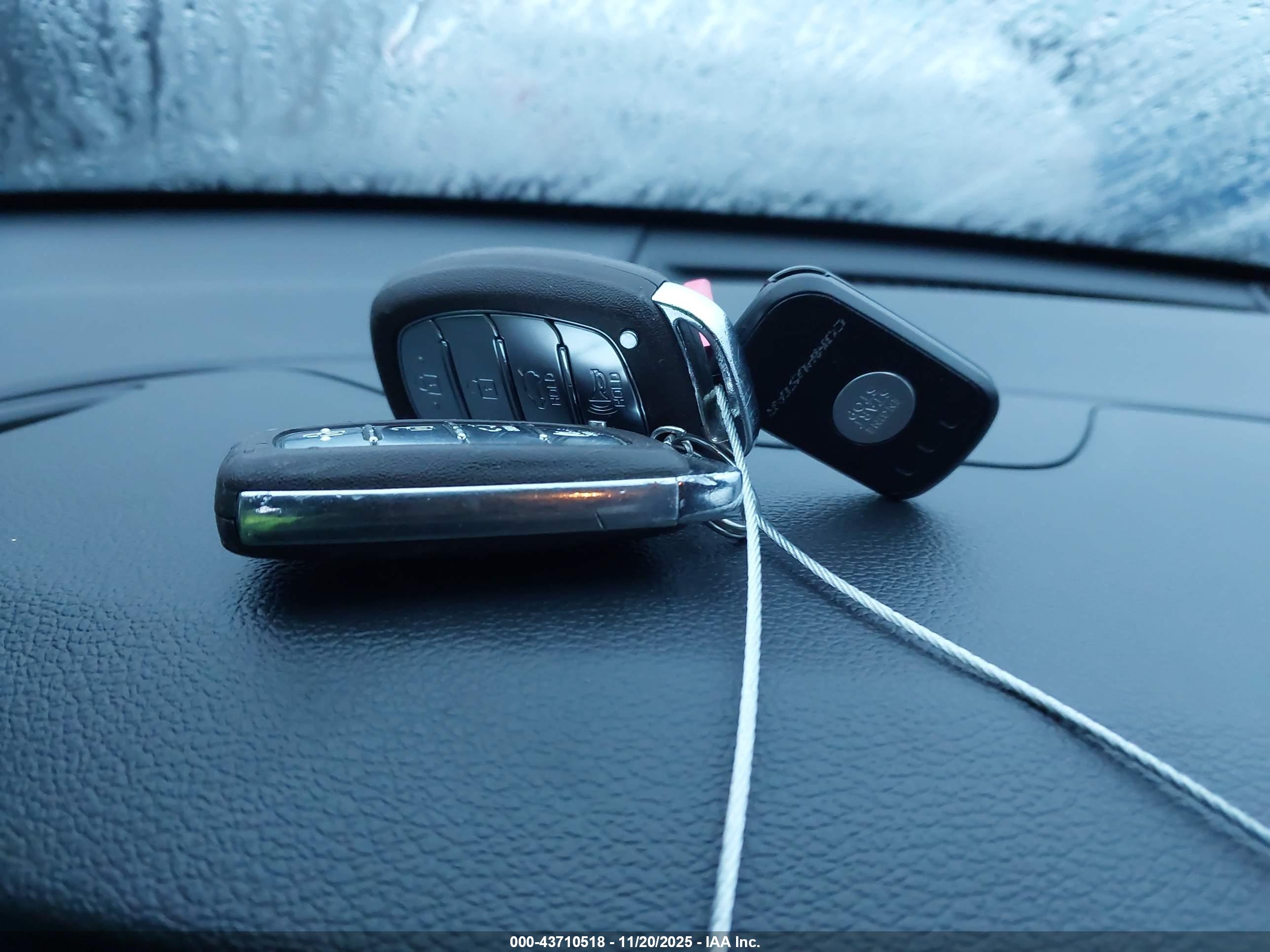 HYUNDAI TUCSON image 11