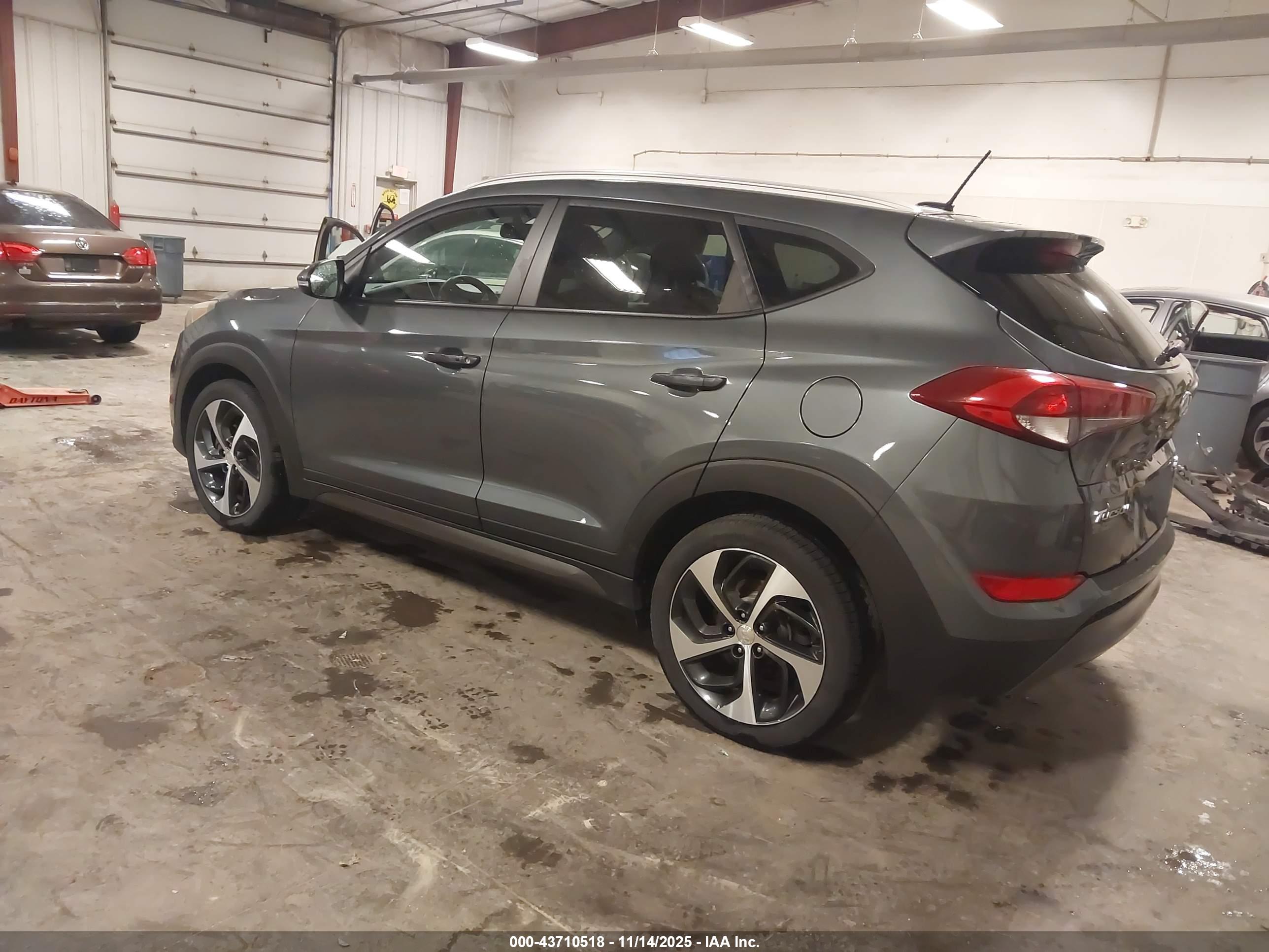 HYUNDAI TUCSON image 3