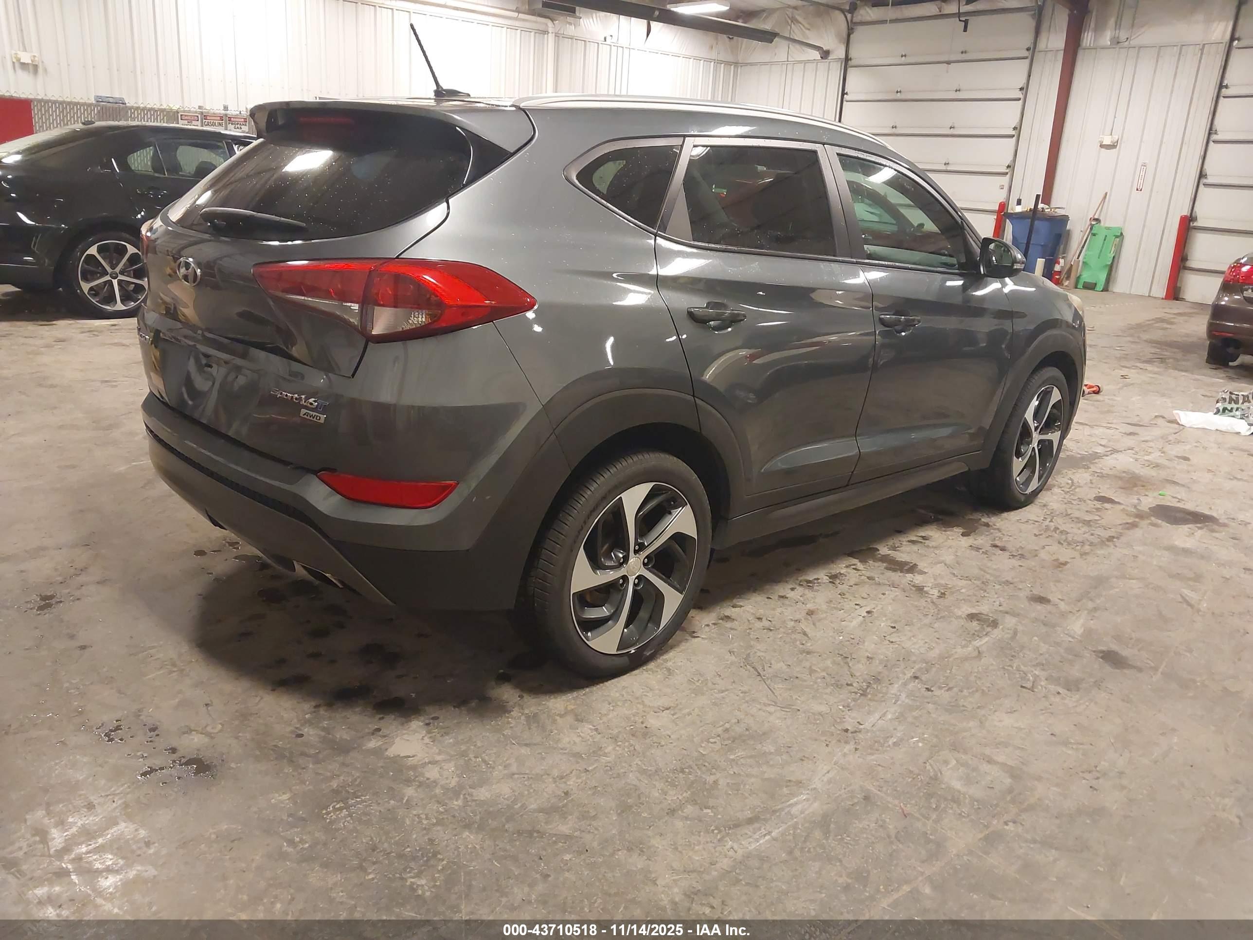 HYUNDAI TUCSON image 4