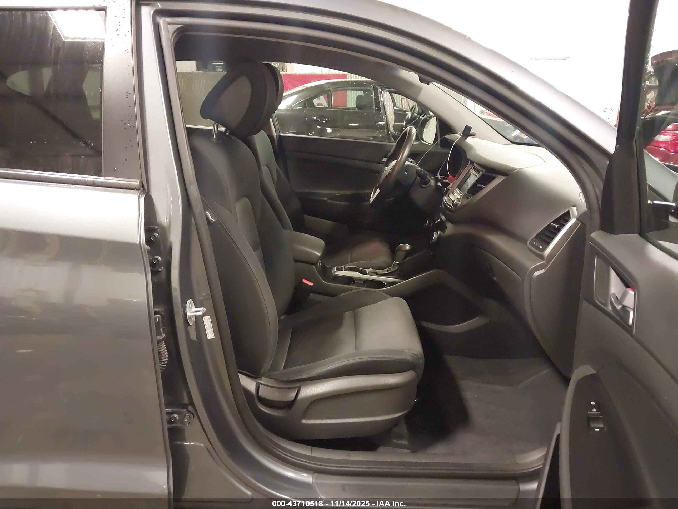 HYUNDAI TUCSON image 5