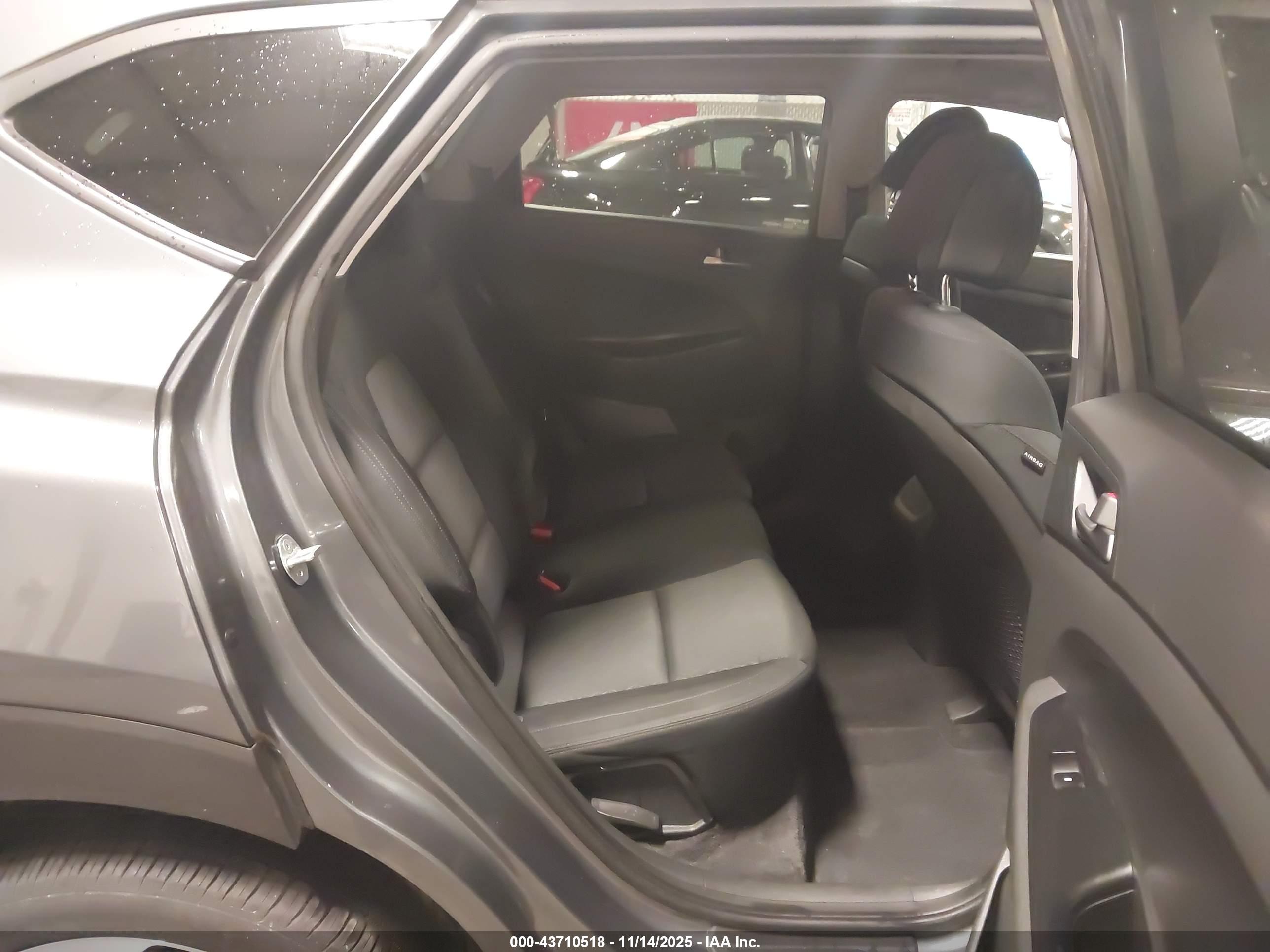 HYUNDAI TUCSON image 8