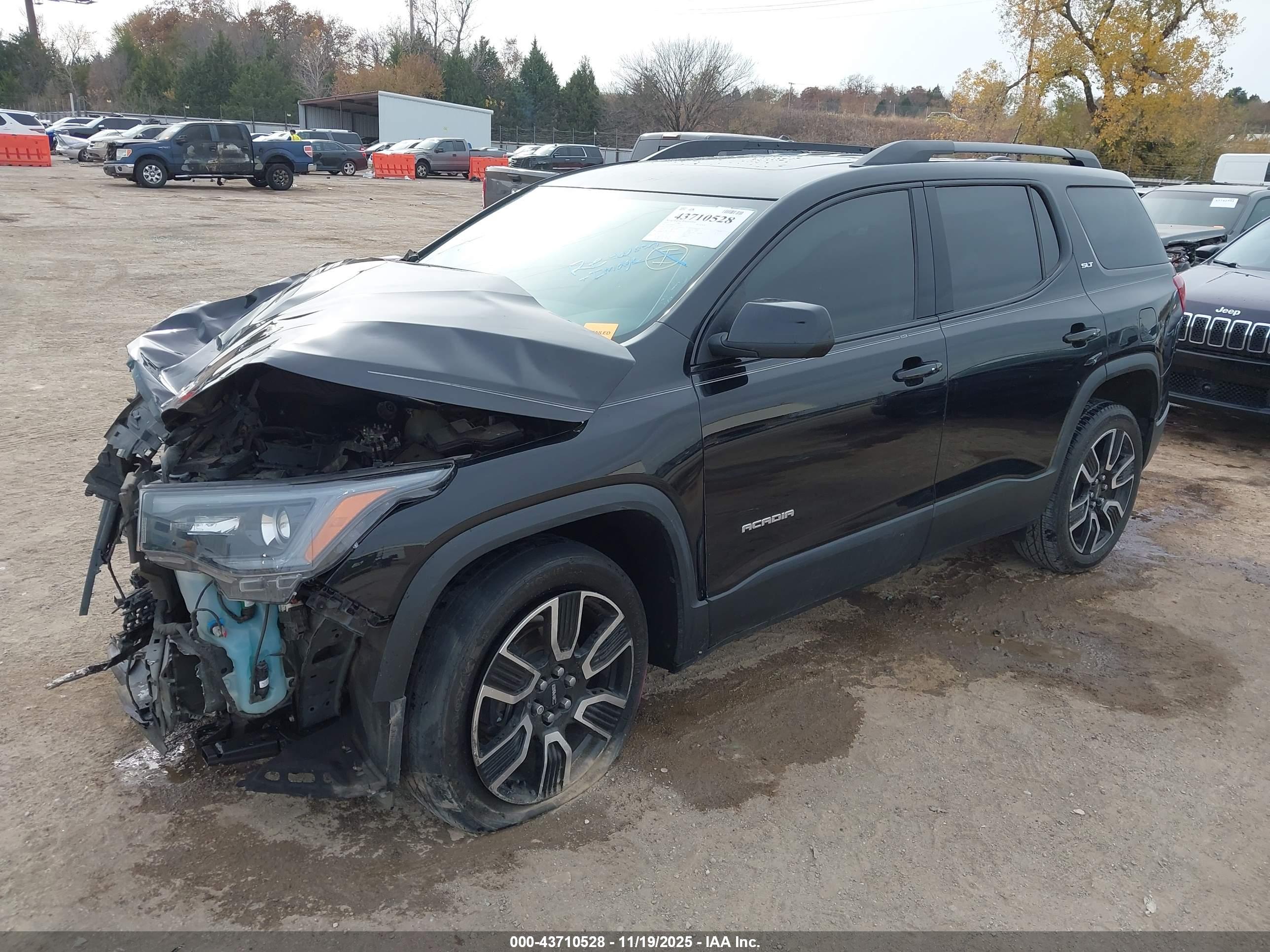 GMC ACADIA image 2