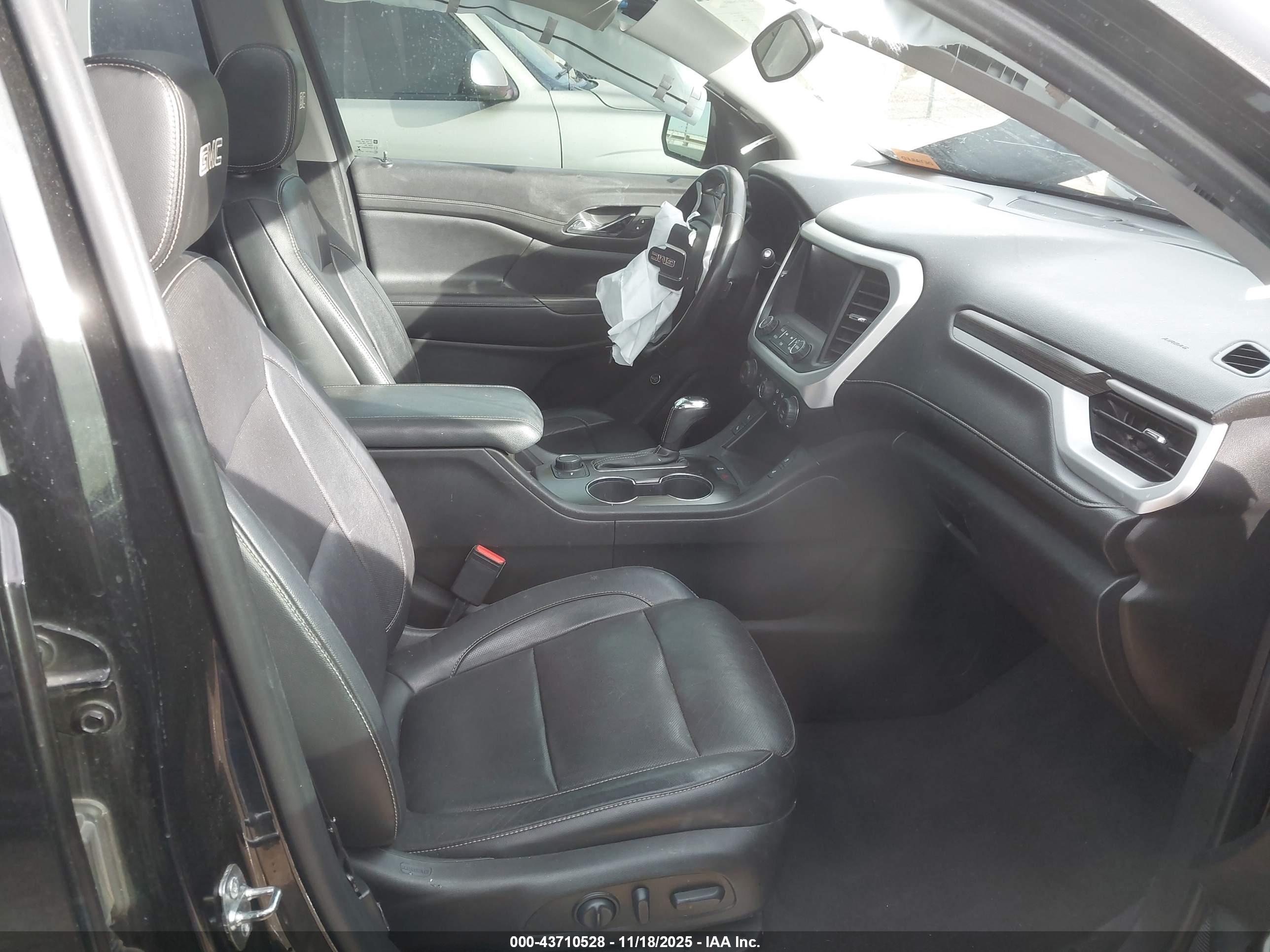 GMC ACADIA image 5