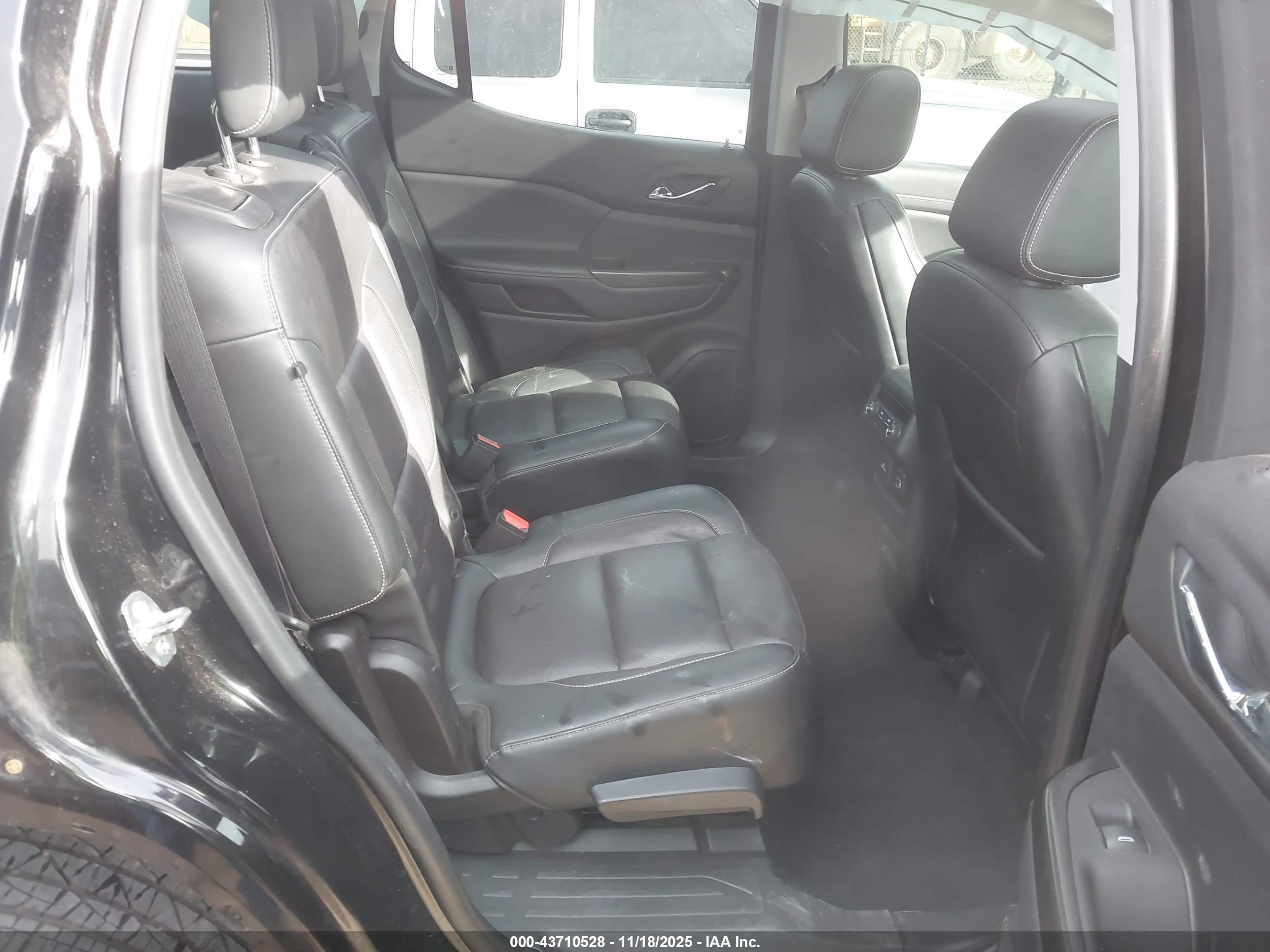 GMC ACADIA image 8