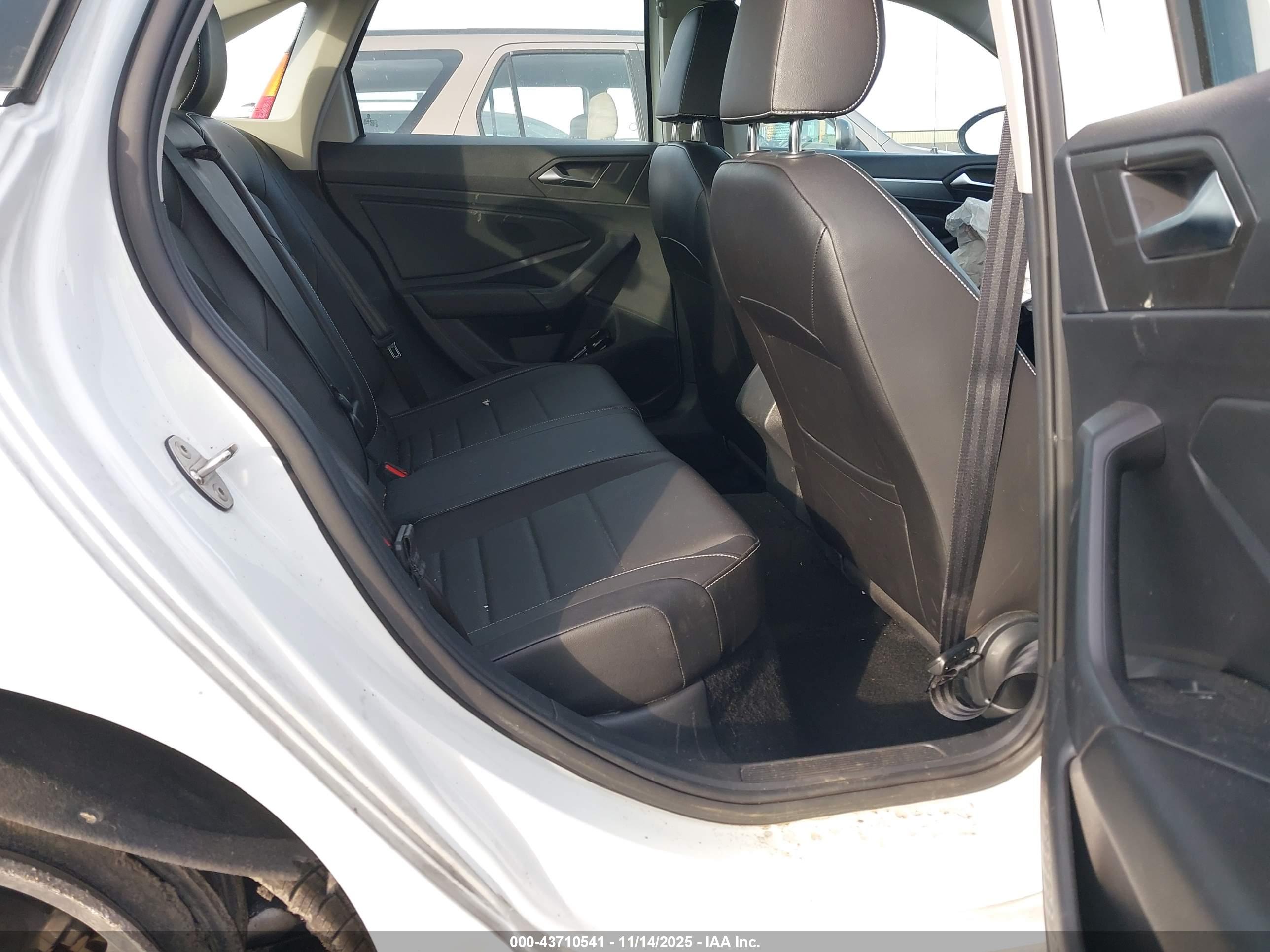 VOLKSWAGEN JETTA image 8