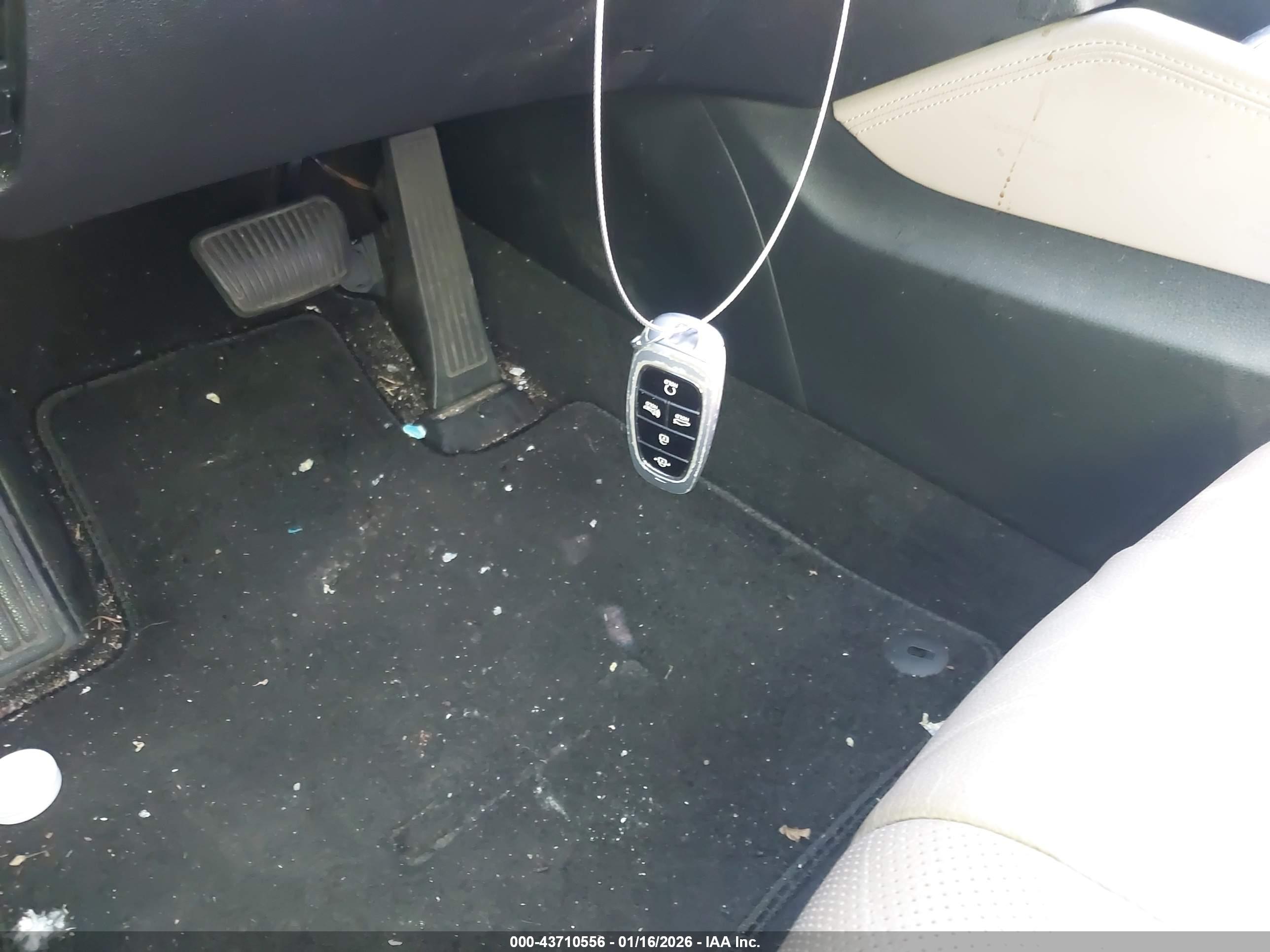 HYUNDAI SANTA image 11