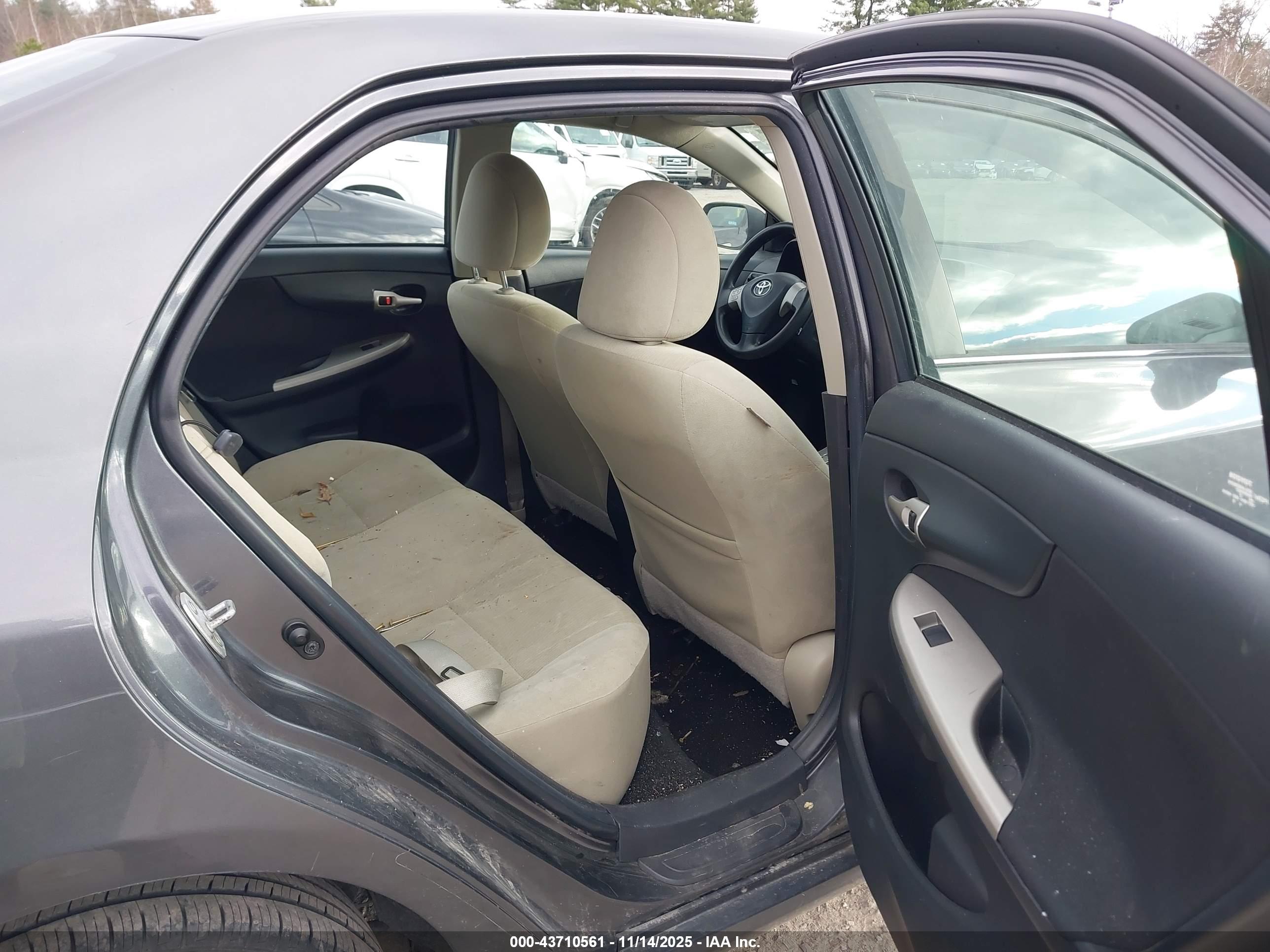 TOYOTA COROLLA image 8