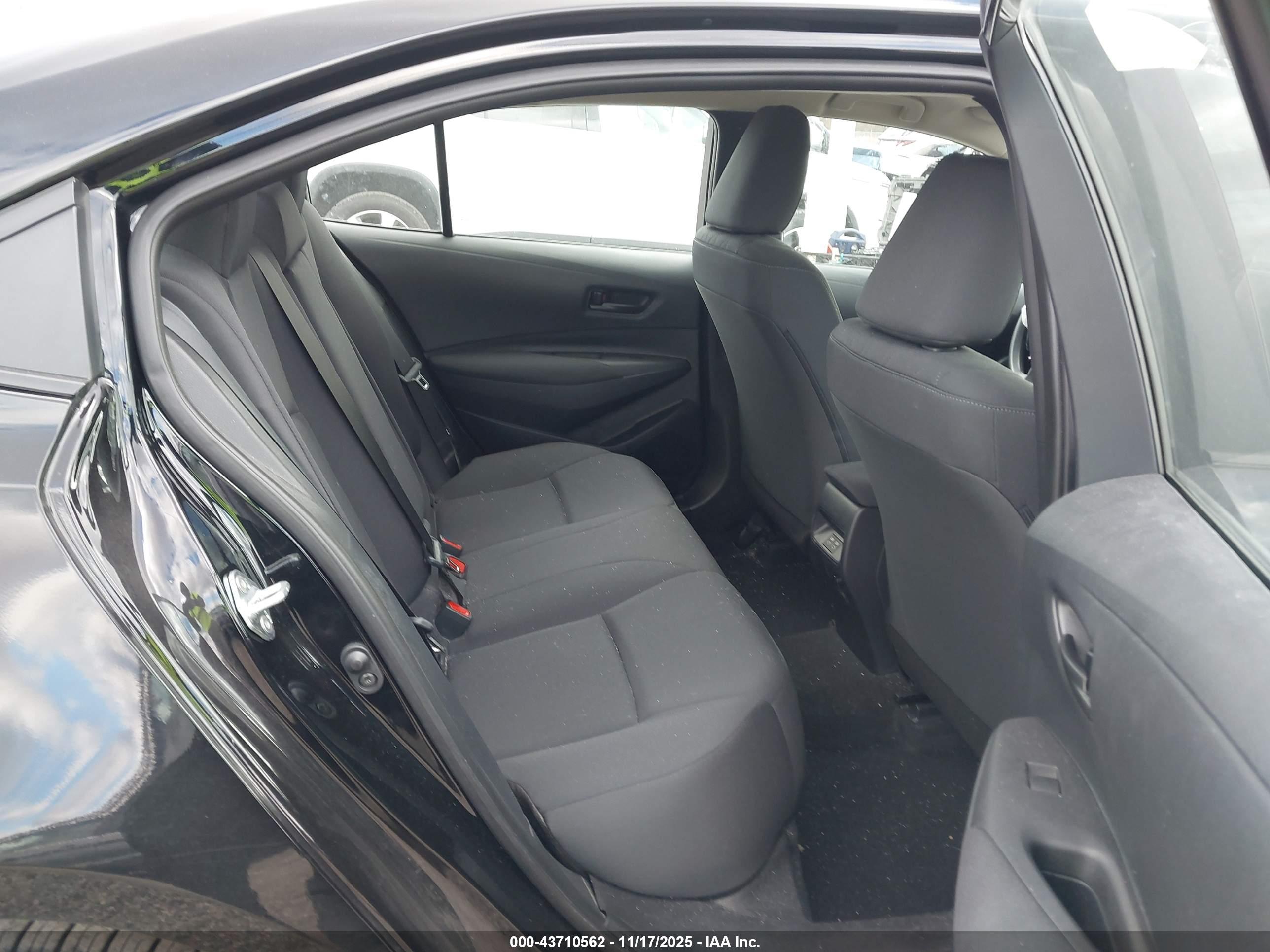 TOYOTA COROLLA image 8