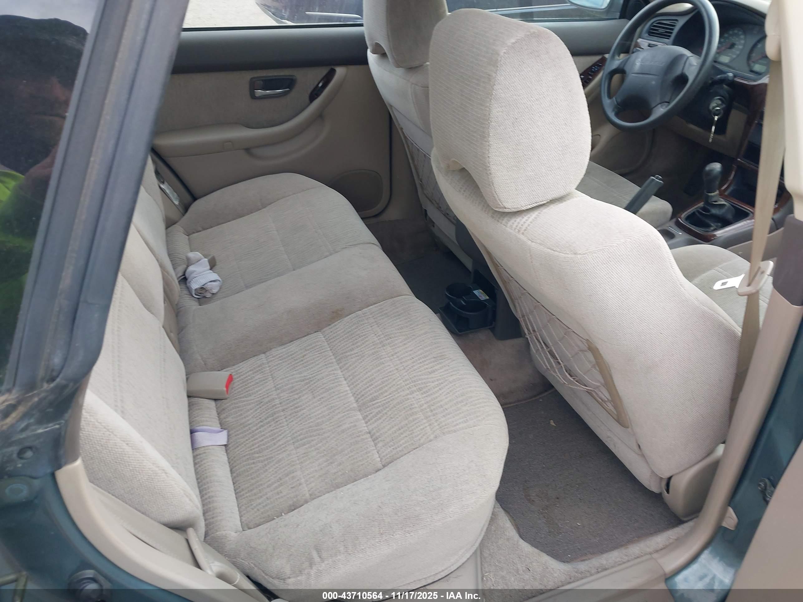 SUBARU OUTBACK image 8
