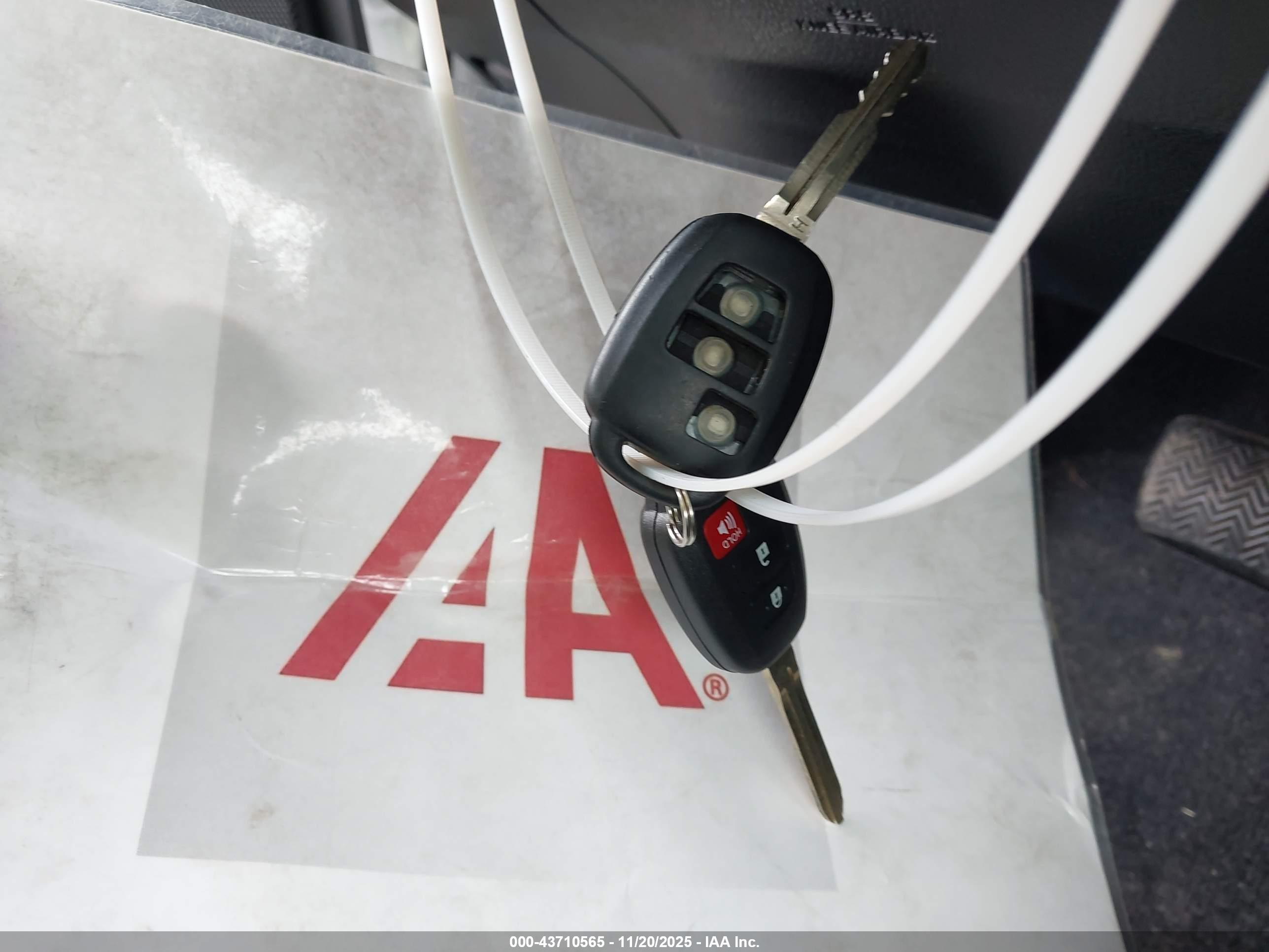 TOYOTA RAV4 image 11