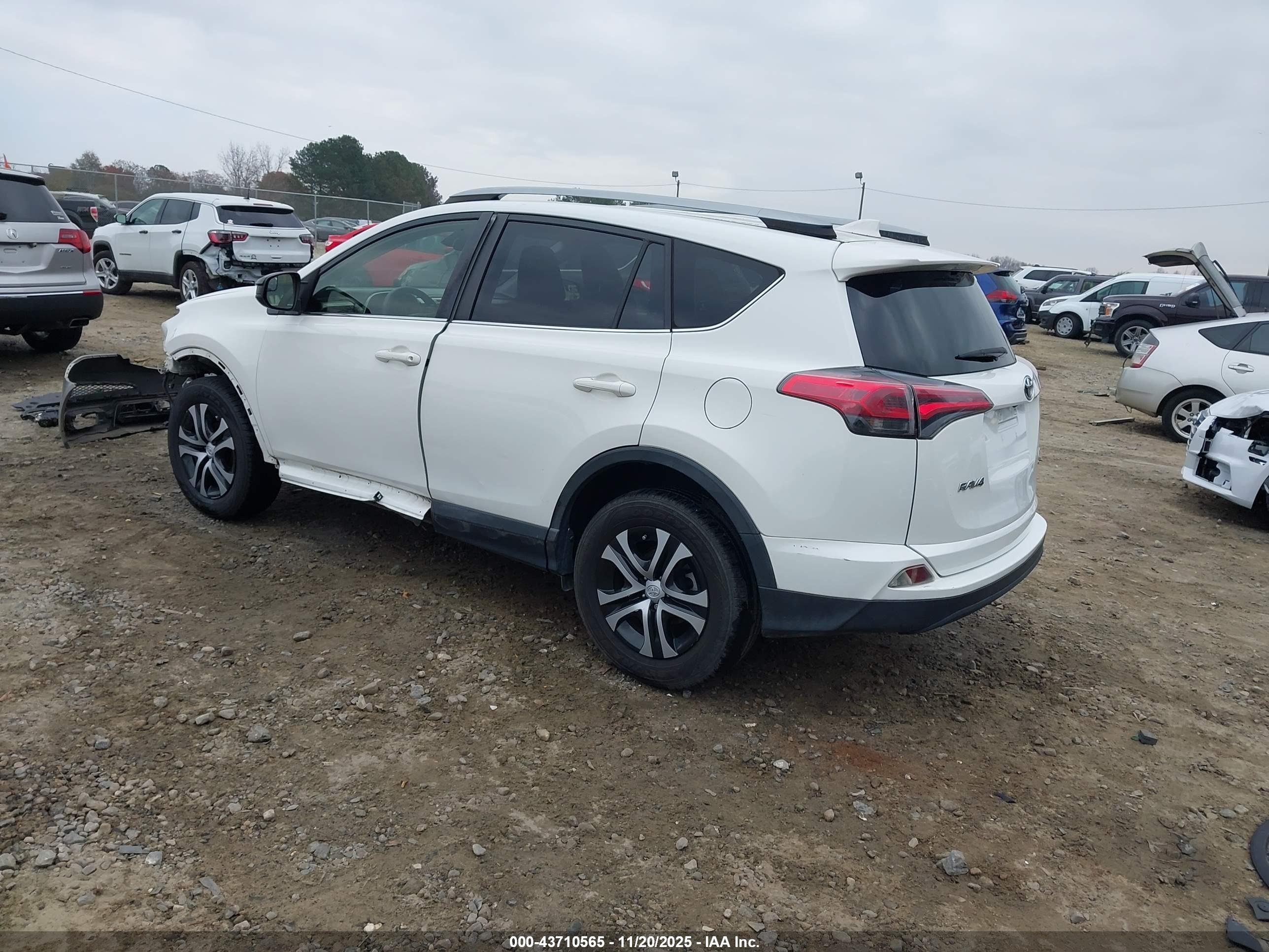 TOYOTA RAV4 image 3